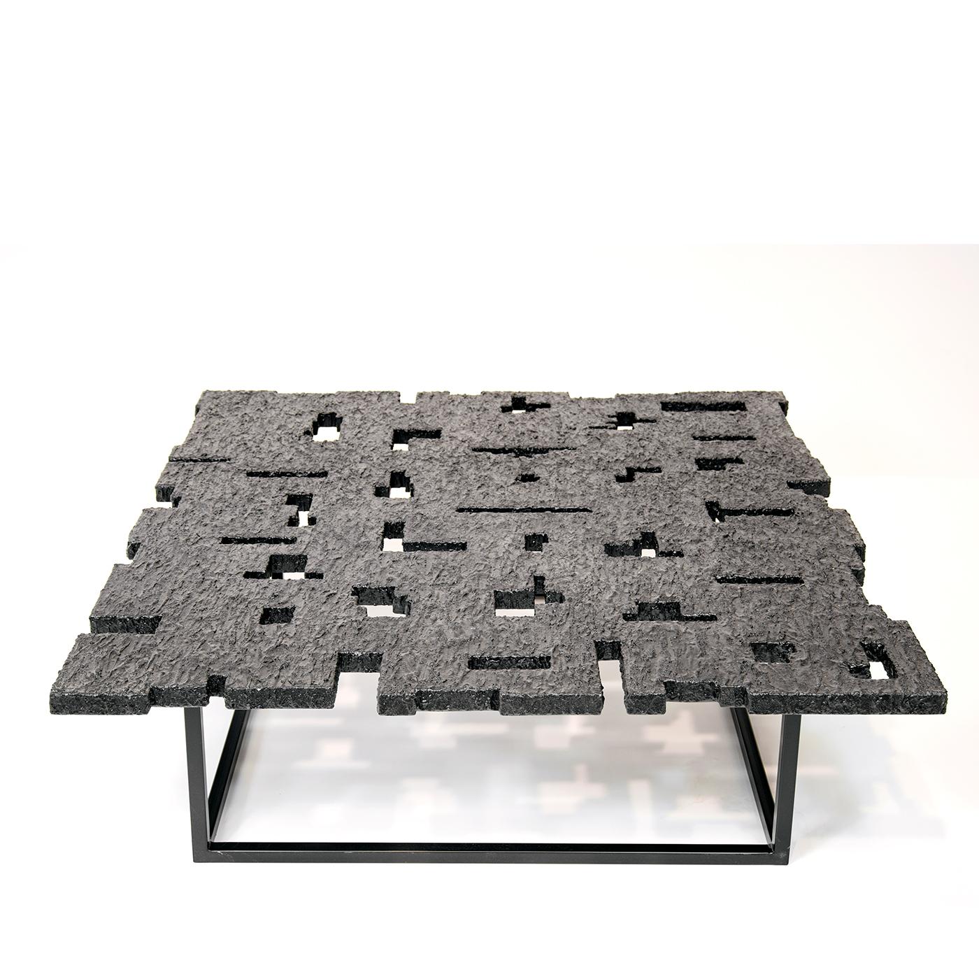 All elements of this coffee table convey a dramatic visual effect that will suit a contemporary and eclectic interior decor. Entirely finished in deep black, the open tubular steel base showcases the top made of wood blocks, arranged in an irregular
