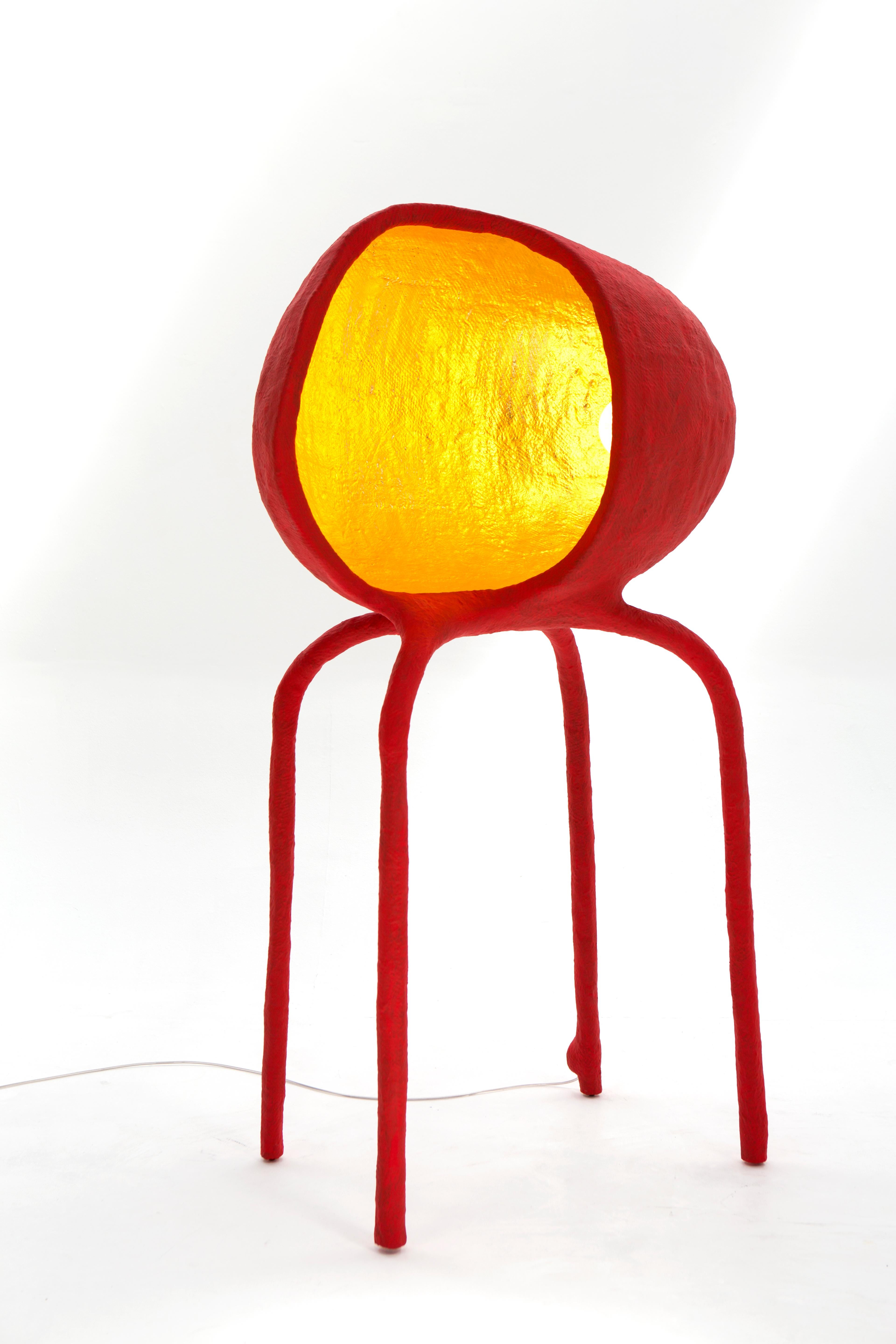 ICS-12 Standing Lamp, una lampada a quattro zampe per iniziare una conversazione in un colore rosso brillante. In condizioni Nuovo in vendita a ZUTPHEN, NL