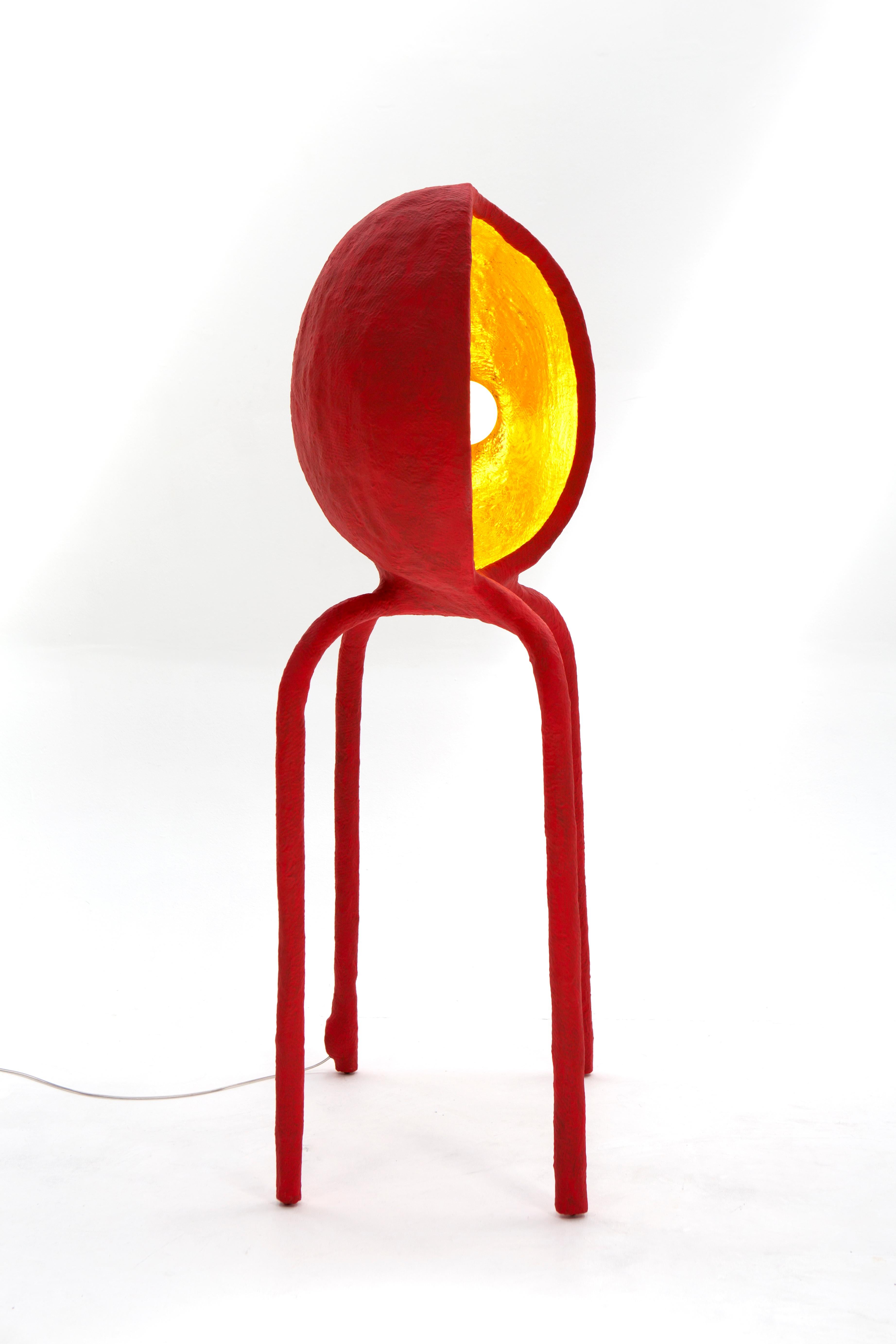 XXI secolo e contemporaneo ICS-12 Standing Lamp, una lampada a quattro zampe per iniziare una conversazione in un colore rosso brillante. in vendita