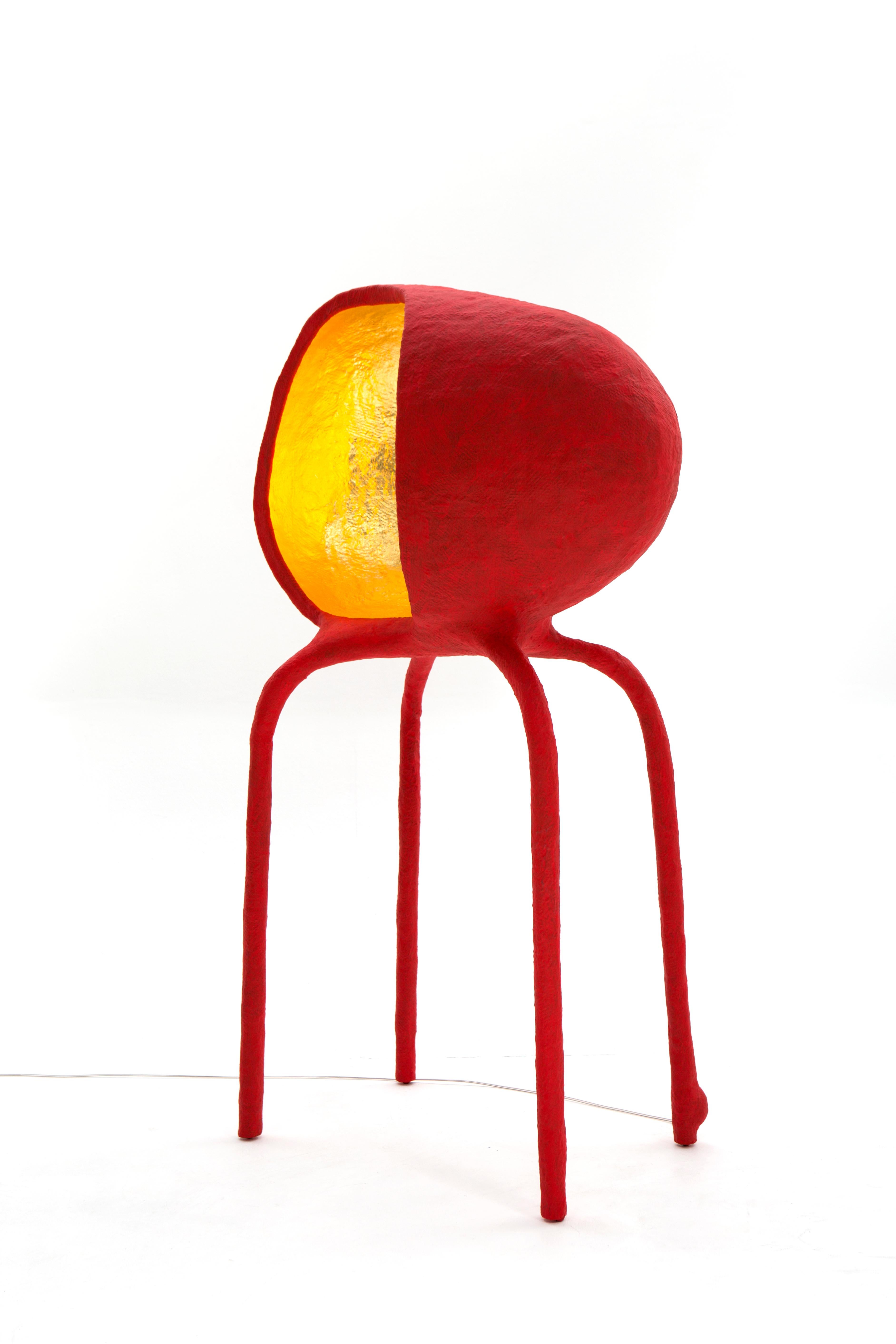 Foglia d’oro ICS-12 Standing Lamp, una lampada a quattro zampe per iniziare una conversazione in un colore rosso brillante. in vendita