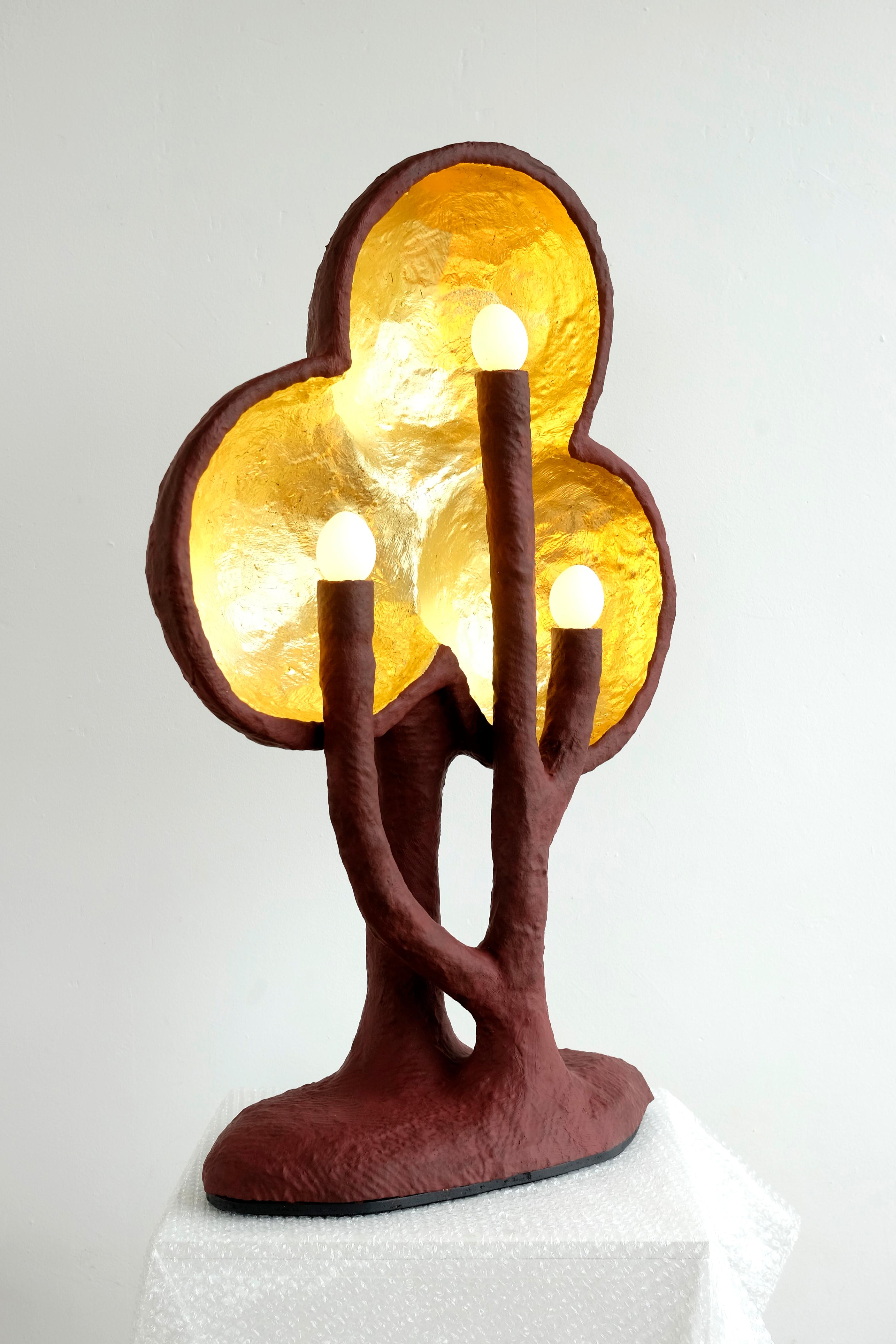 Bohème IC-16 Lampe de table, une pièce de design de collection fabriquée à la main avec des feuilles d'or 24k. en vente