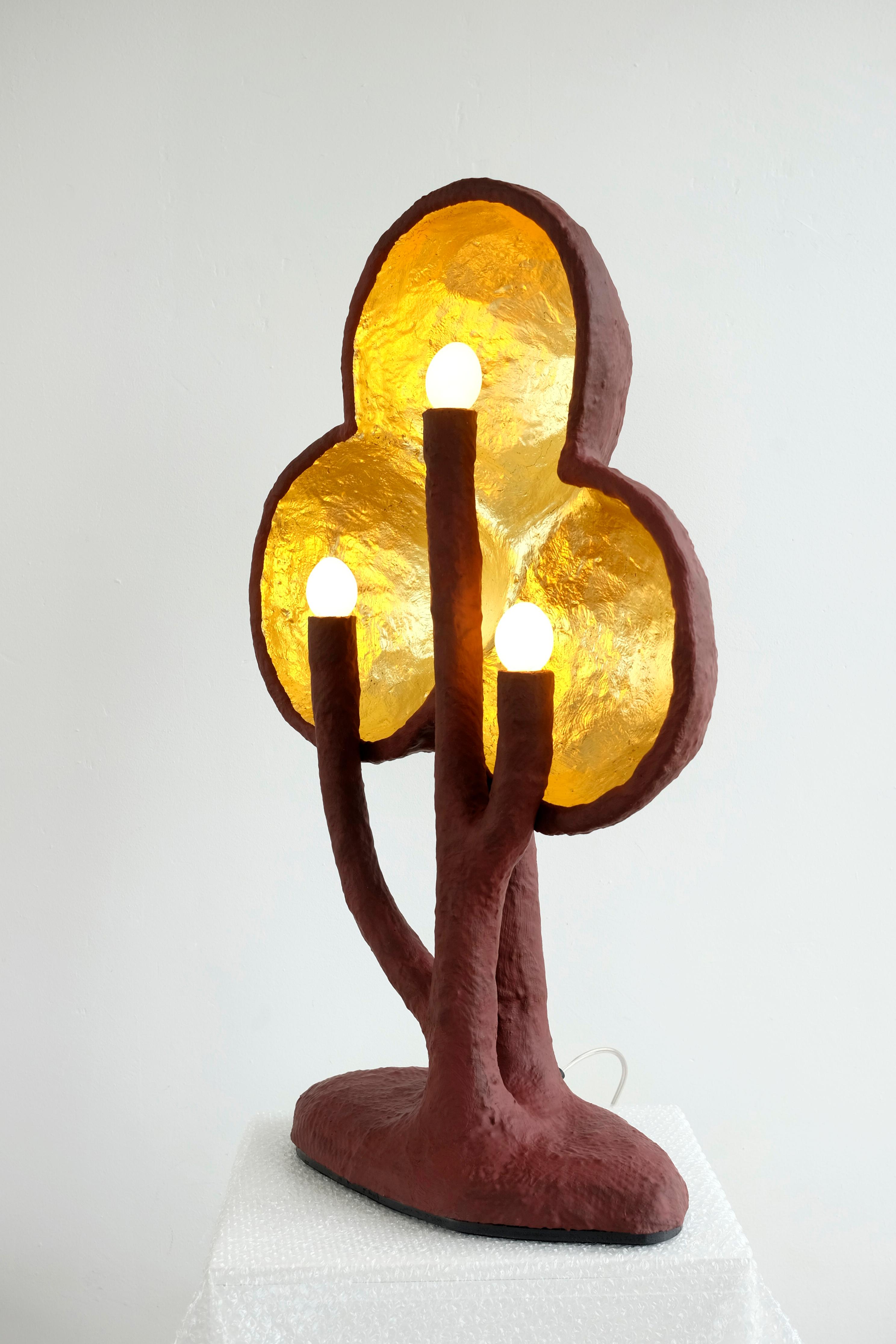 Néerlandais IC-16 Lampe de table, une pièce de design de collection fabriquée à la main avec des feuilles d'or 24k. en vente