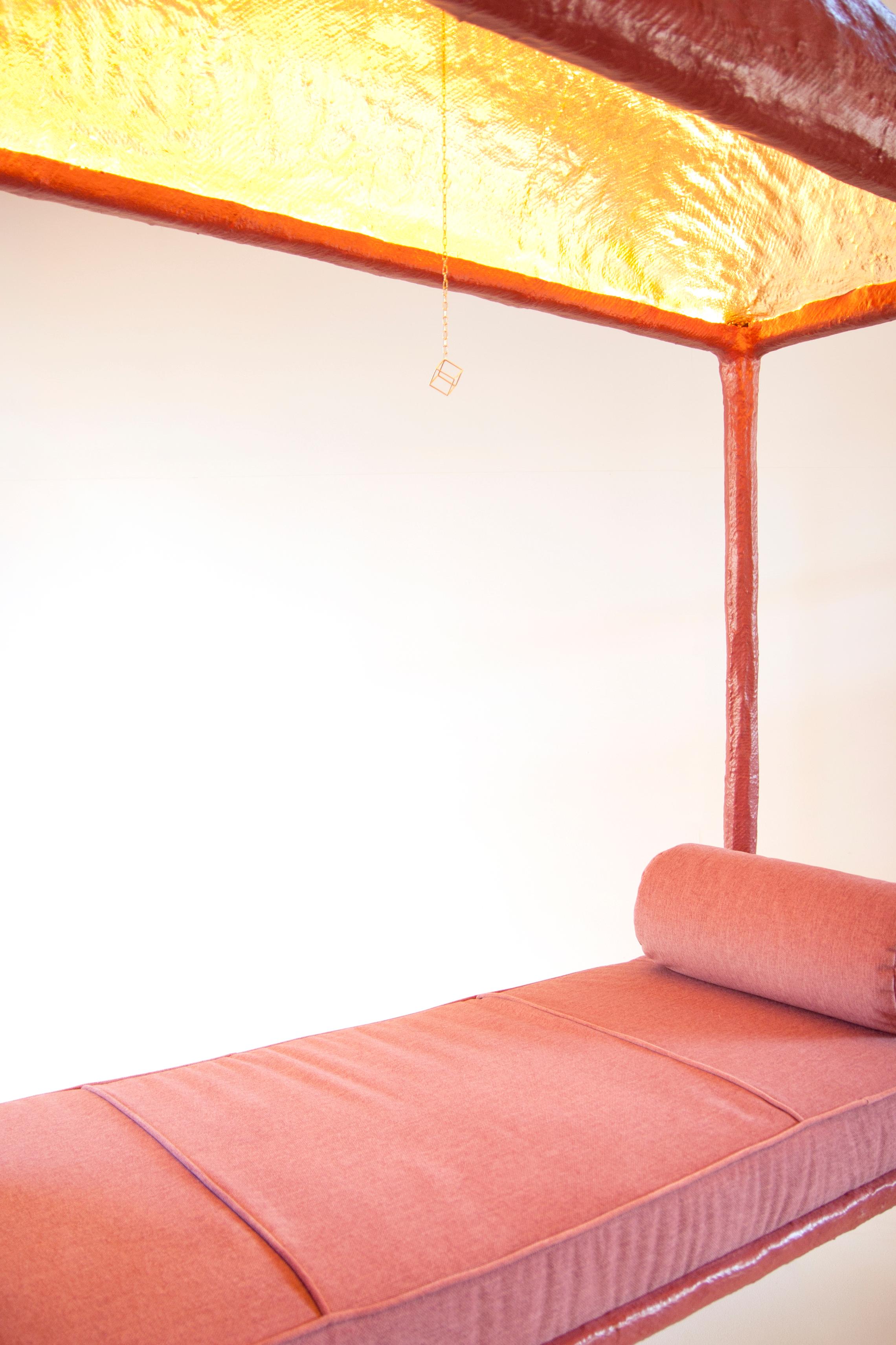 XXIe siècle et contemporain ICS Daybed, Lampe de chevet avec un ciel d'or en dôme par Studio Josha en vente