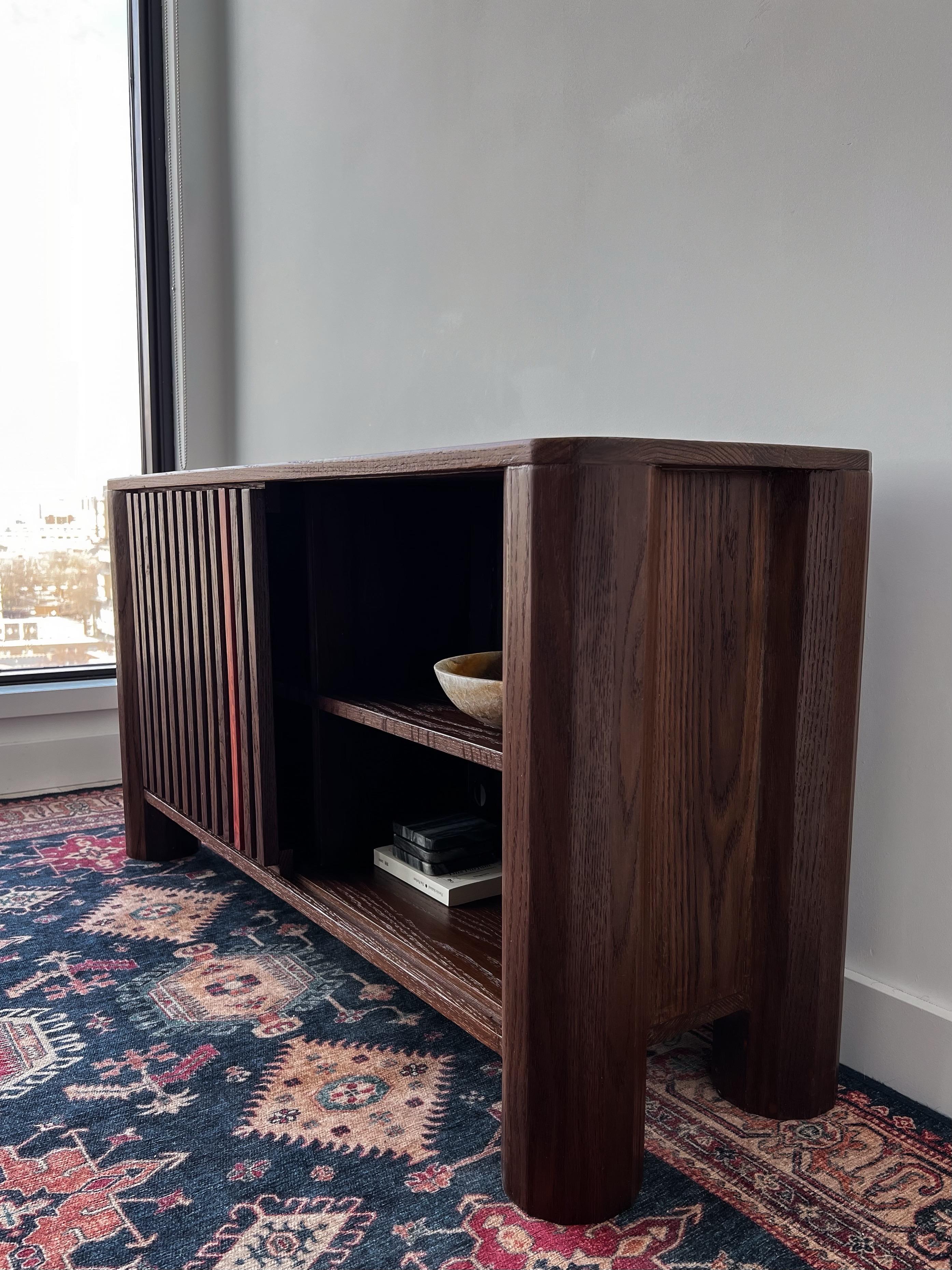 This console table exemplifies the sophistication of minimalist design with its straight lines and solid construction. Crafted from a selection of premium solid woods, it highlights the natural beauty and character of each material, whether it’s the