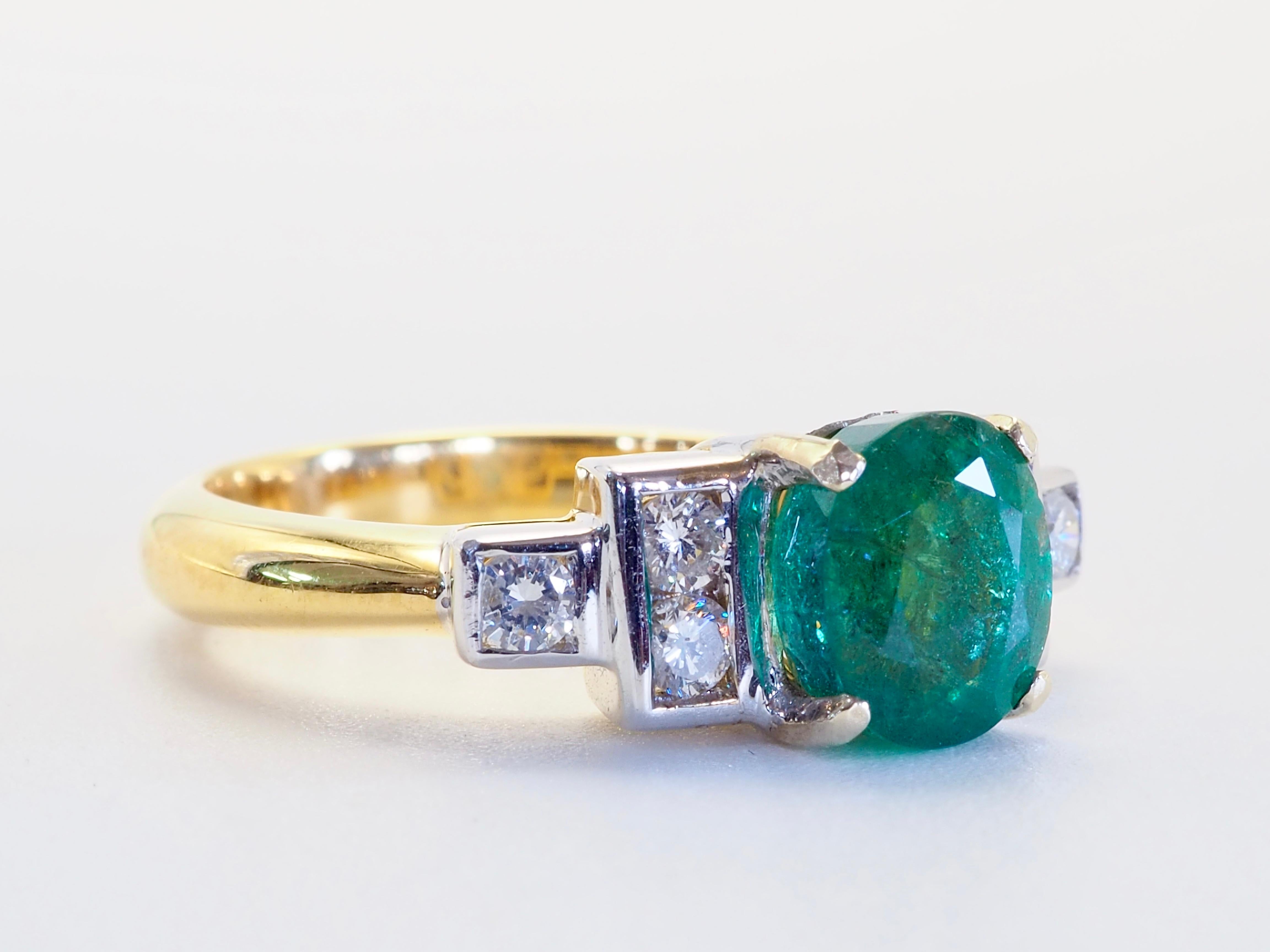 ICA 18K Gold Oval 1.62ct F1 Emerald & 0.30ct Brilliant Diamond Fine Ring In New Condition For Sale In เกาะสมุย, TH