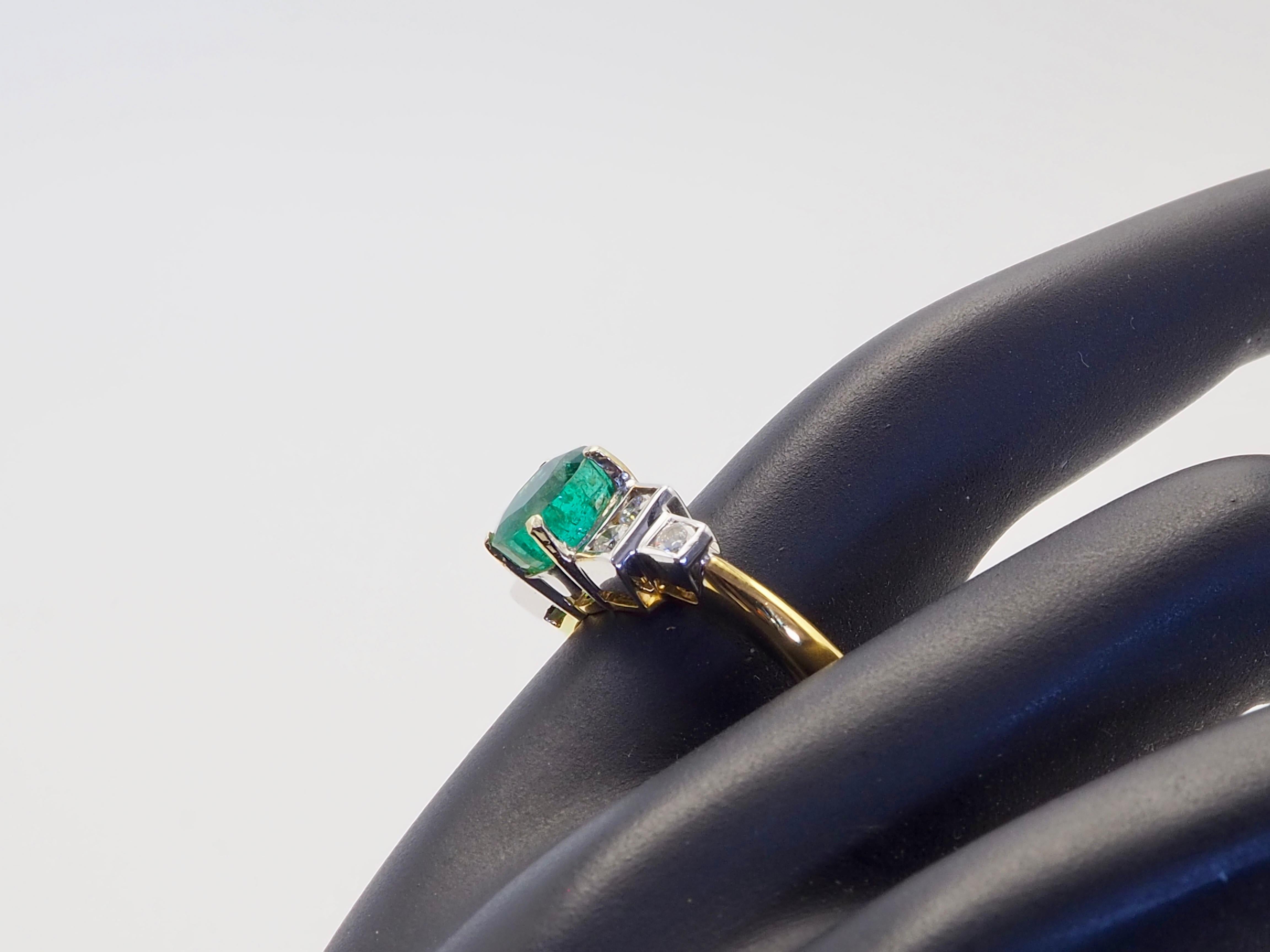 ICA 18K Gold Oval 1.62ct F1 Emerald & 0.30ct Brilliant Diamond Fine Ring For Sale 3