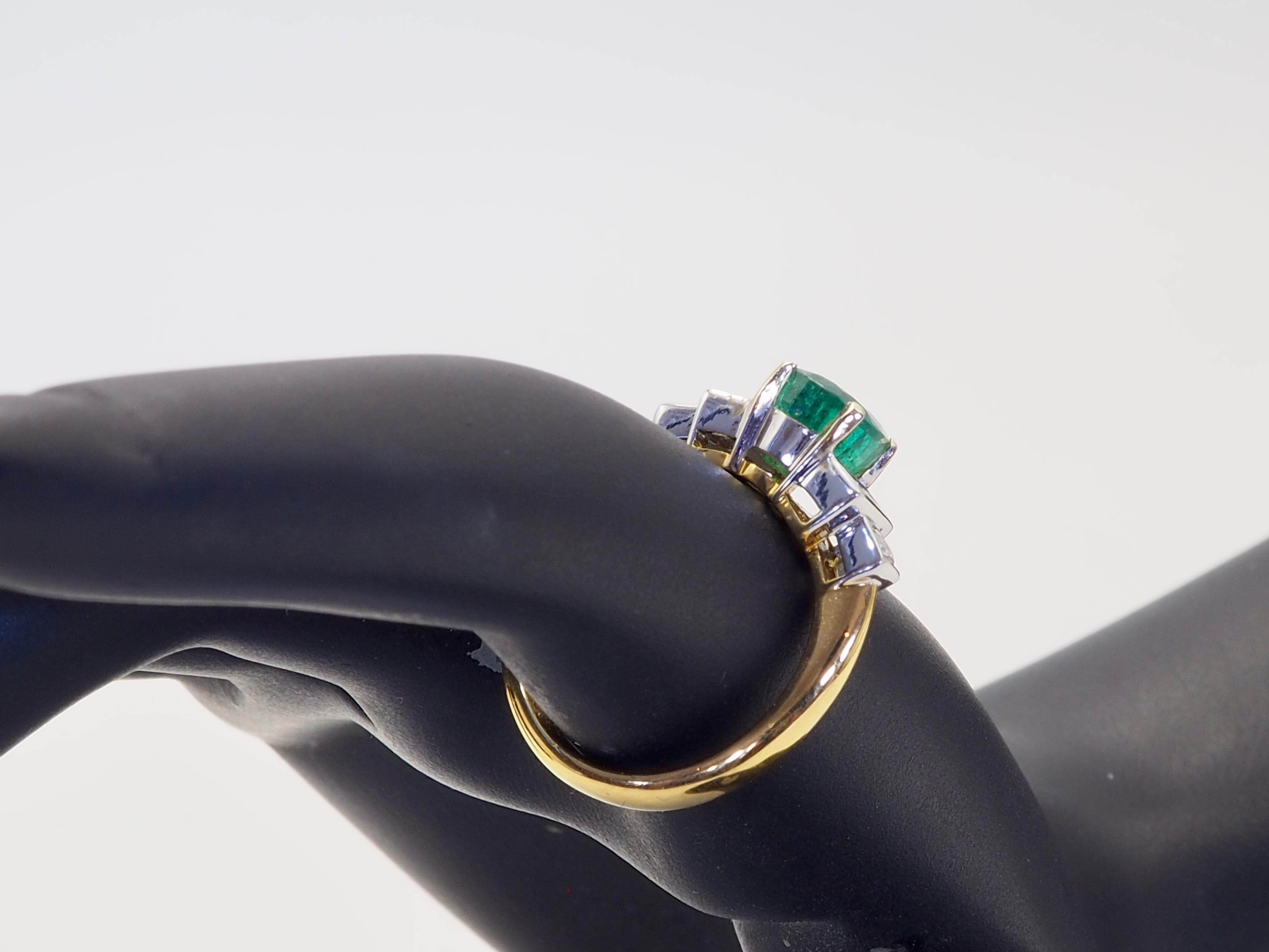 ICA 18K Gold Oval 1.62ct F1 Emerald & 0.30ct Brilliant Diamond Fine Ring For Sale 4