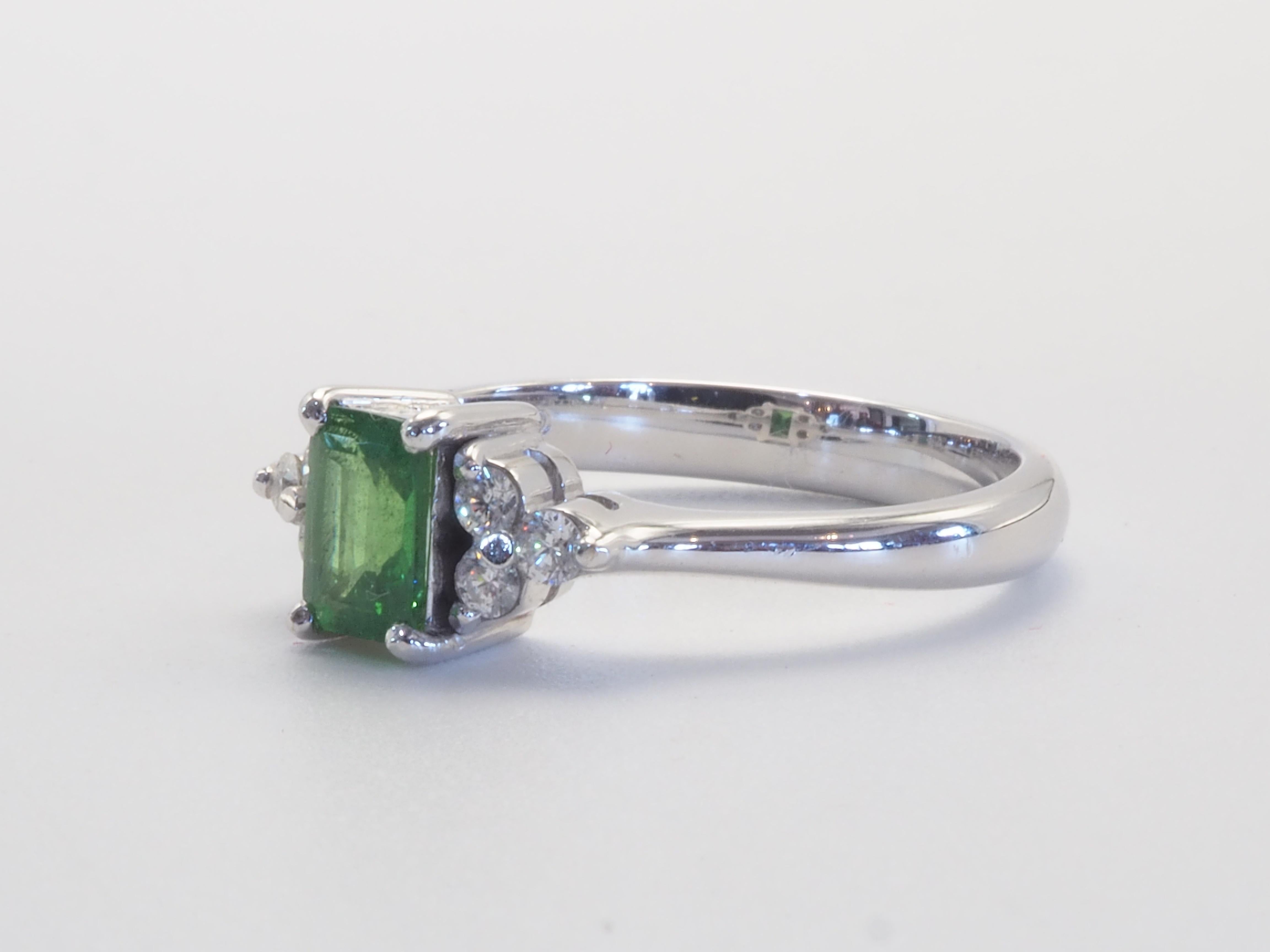 This beautiful ring is perfect for all woman, especially for those who loves refractive vivid green stones- will love the tsavorite. Those who loves green stones may often choose the famous emerald as their first choice, but a few people may also