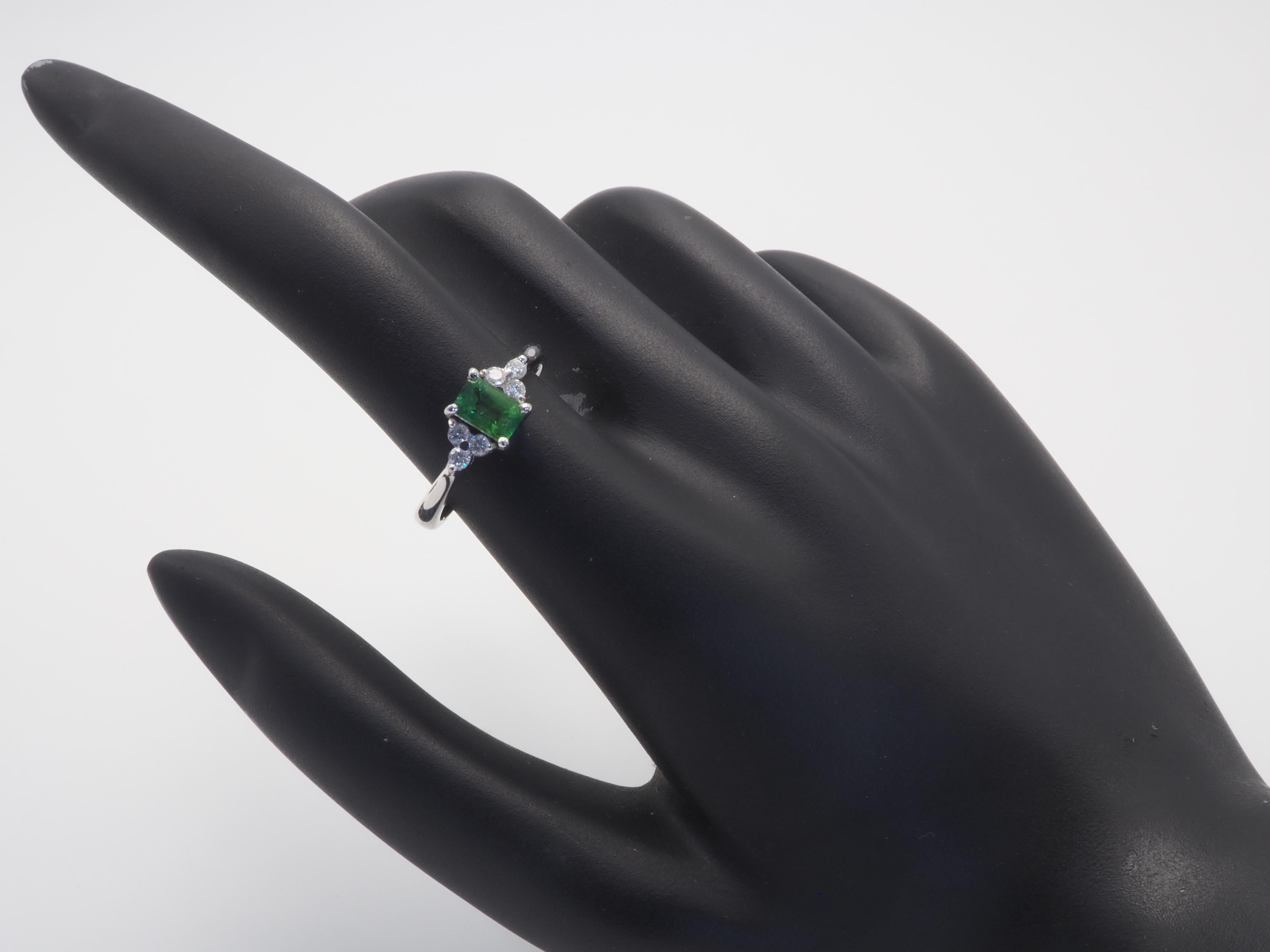 ICA 18K White Gold 0.43ct Octagon Vivid Green Tsavorite & 0.15ct Diamond Ring For Sale 1