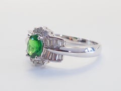 ICA Anillo de oro blanco de 18 quilates con tsavorita verde viva ovalada de 0,61 ct y diamante de 0,40 ct