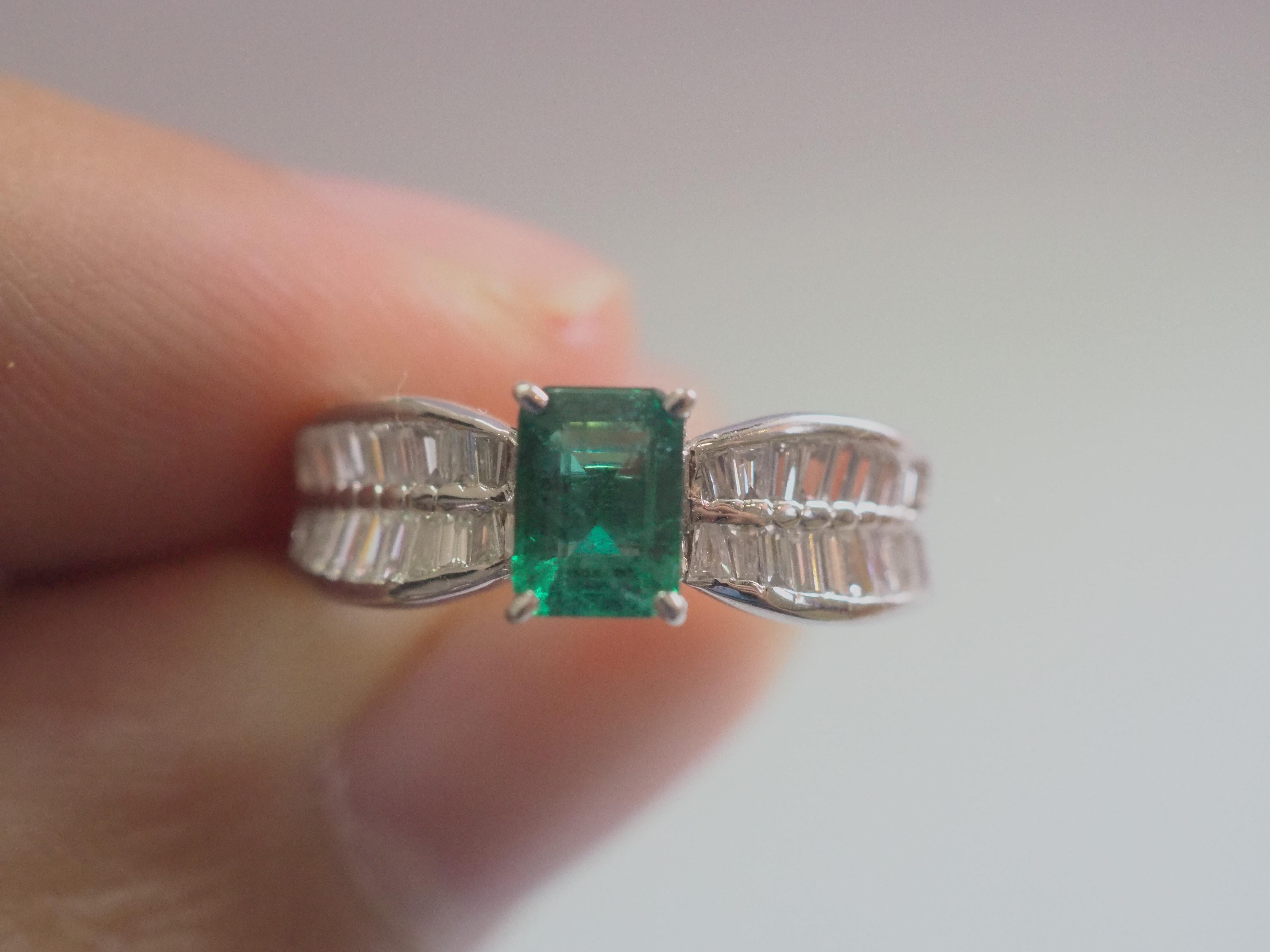 ICA 18k White Gold 0.73ct Insignificant Emerald & 0.53ct Diamond Engagement Ring In New Condition For Sale In เกาะสมุย, TH
