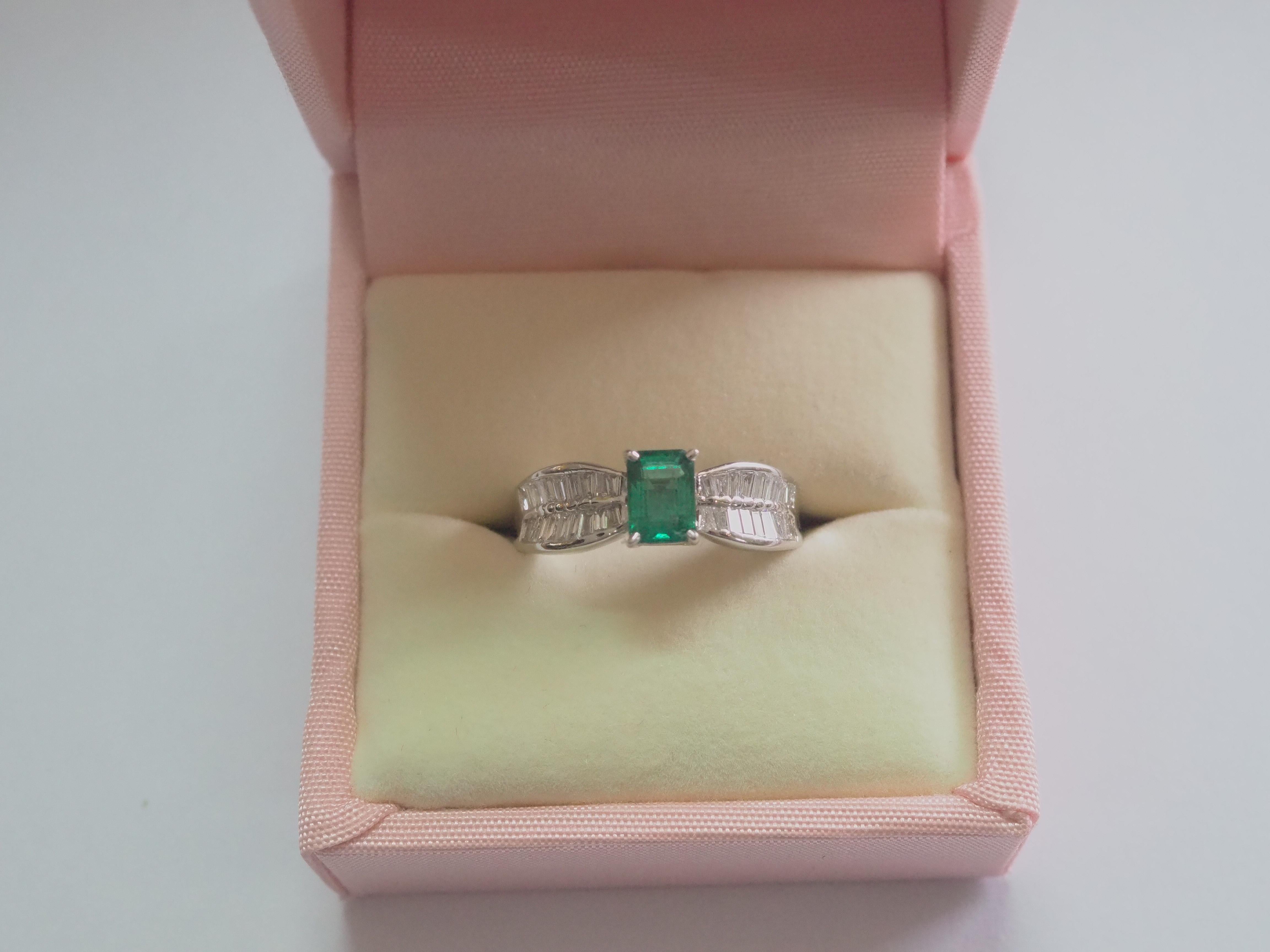 Women's or Men's ICA 18k White Gold 0.73ct Insignificant Emerald & 0.53ct Diamond Engagement Ring