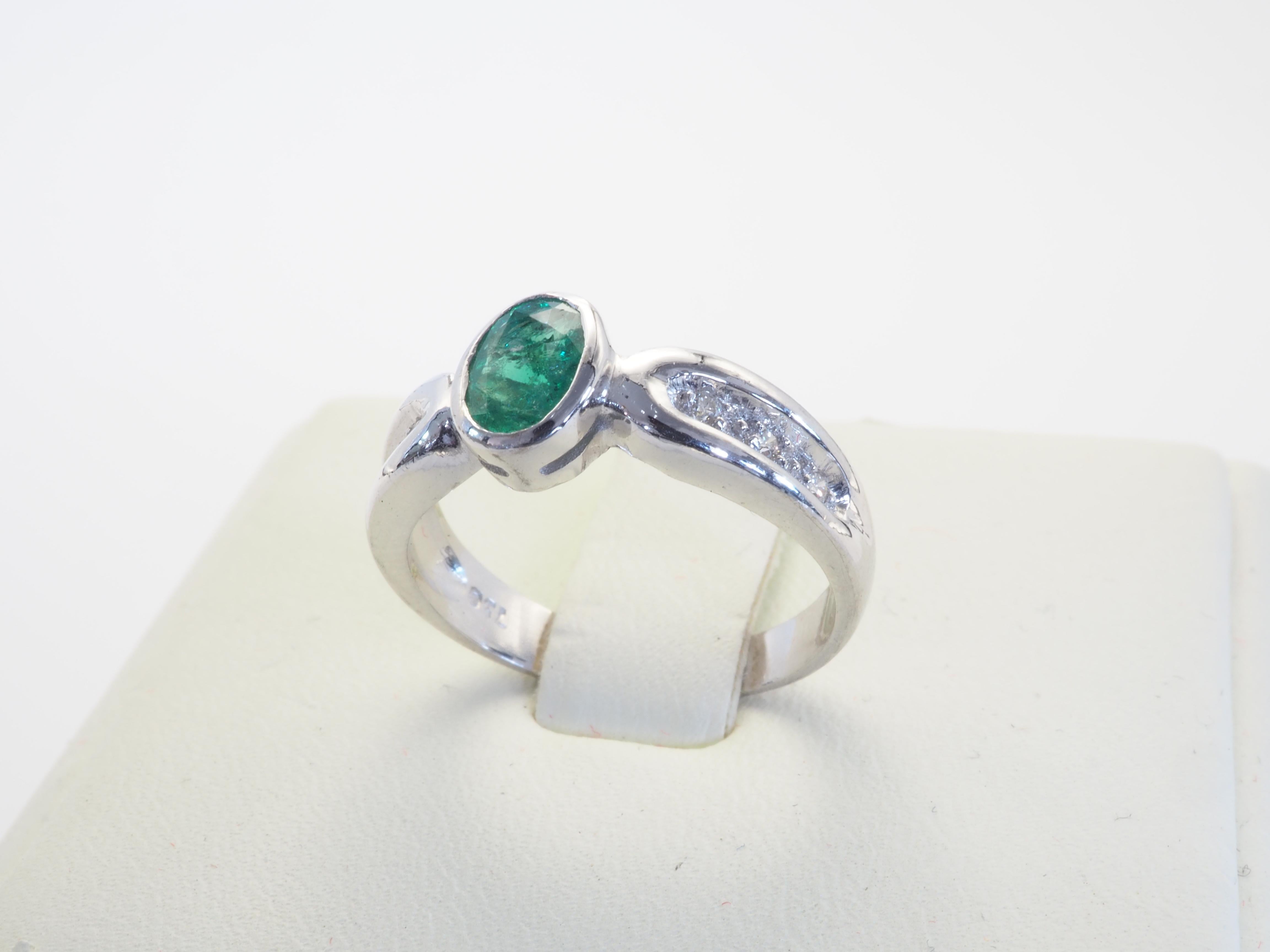 Art Deco ICA 18k White Gold 0.74ct (F2) Emerald & 0.09ct Diamond Engagement Ring For Sale