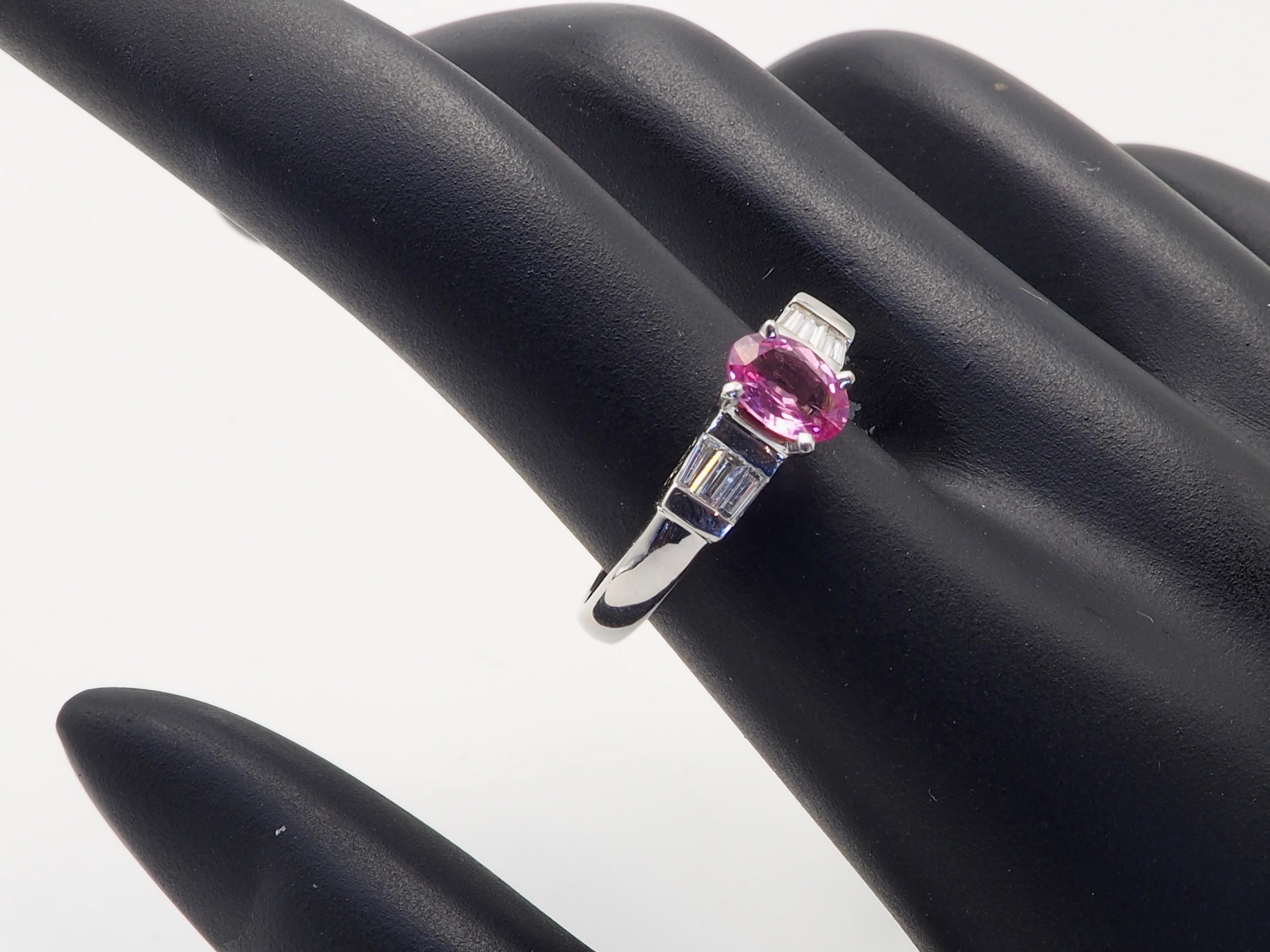 ICA Feiner Ring aus 18 Karat Weißgold mit 0,75 Karat rosa Saphir und 0,15 Karat Diamant im Angebot 3