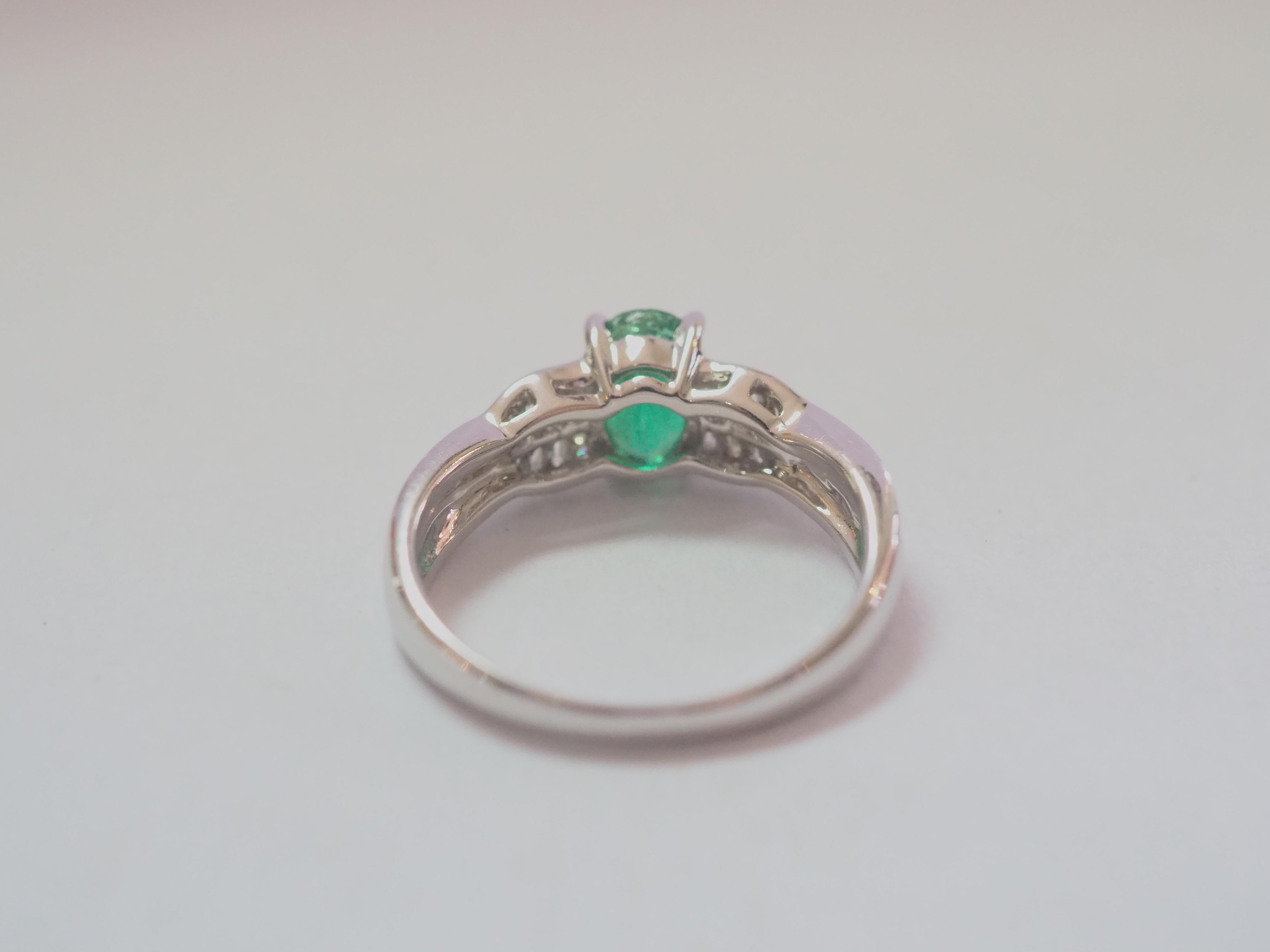 Oval Cut ICA 18k White Gold 0.89ct (F1) Emerald & 0.26ct Diamond Engagement Ring For Sale