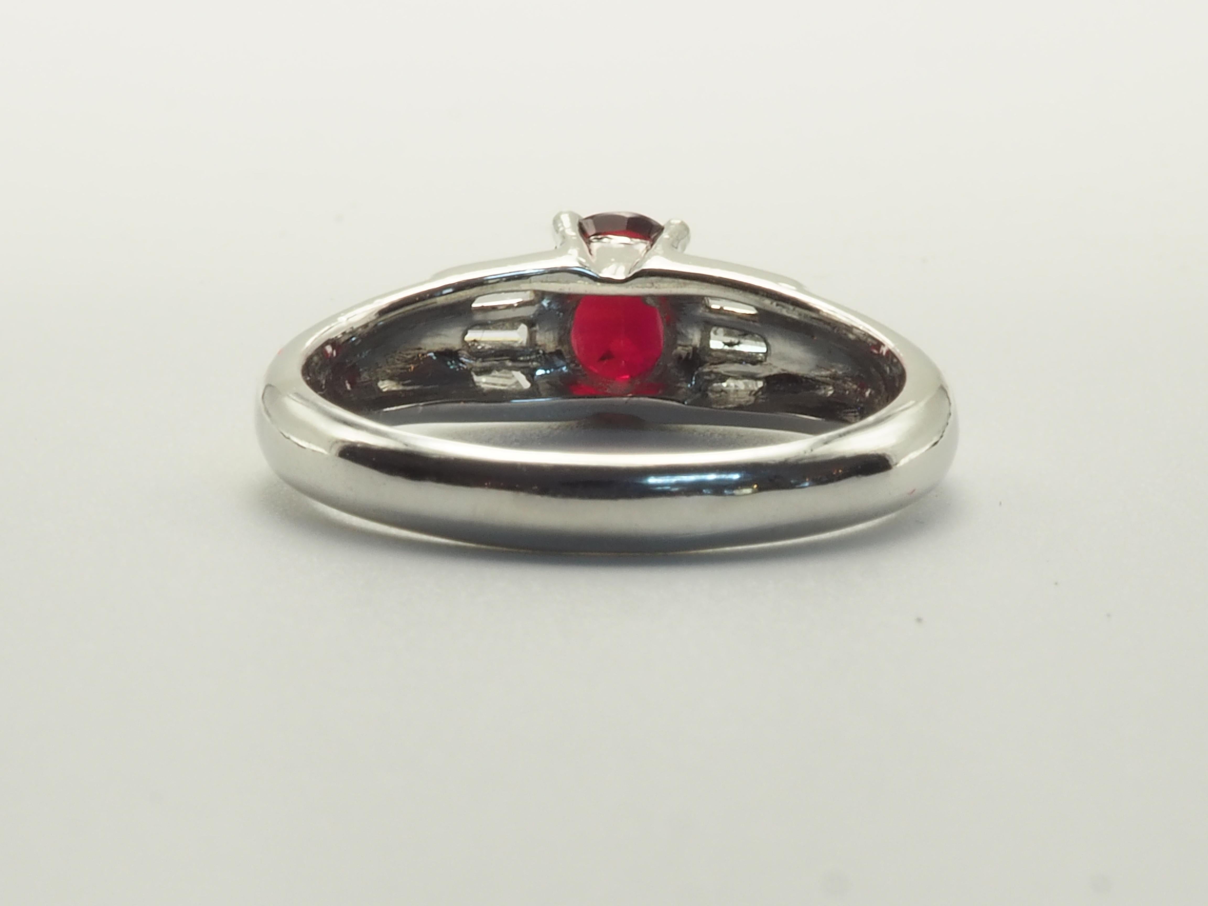ICA 18K Weißgold 0,98ct Vivid Red Ruby & 0,30ct Diamond Fine Ring (Ovalschliff) im Angebot
