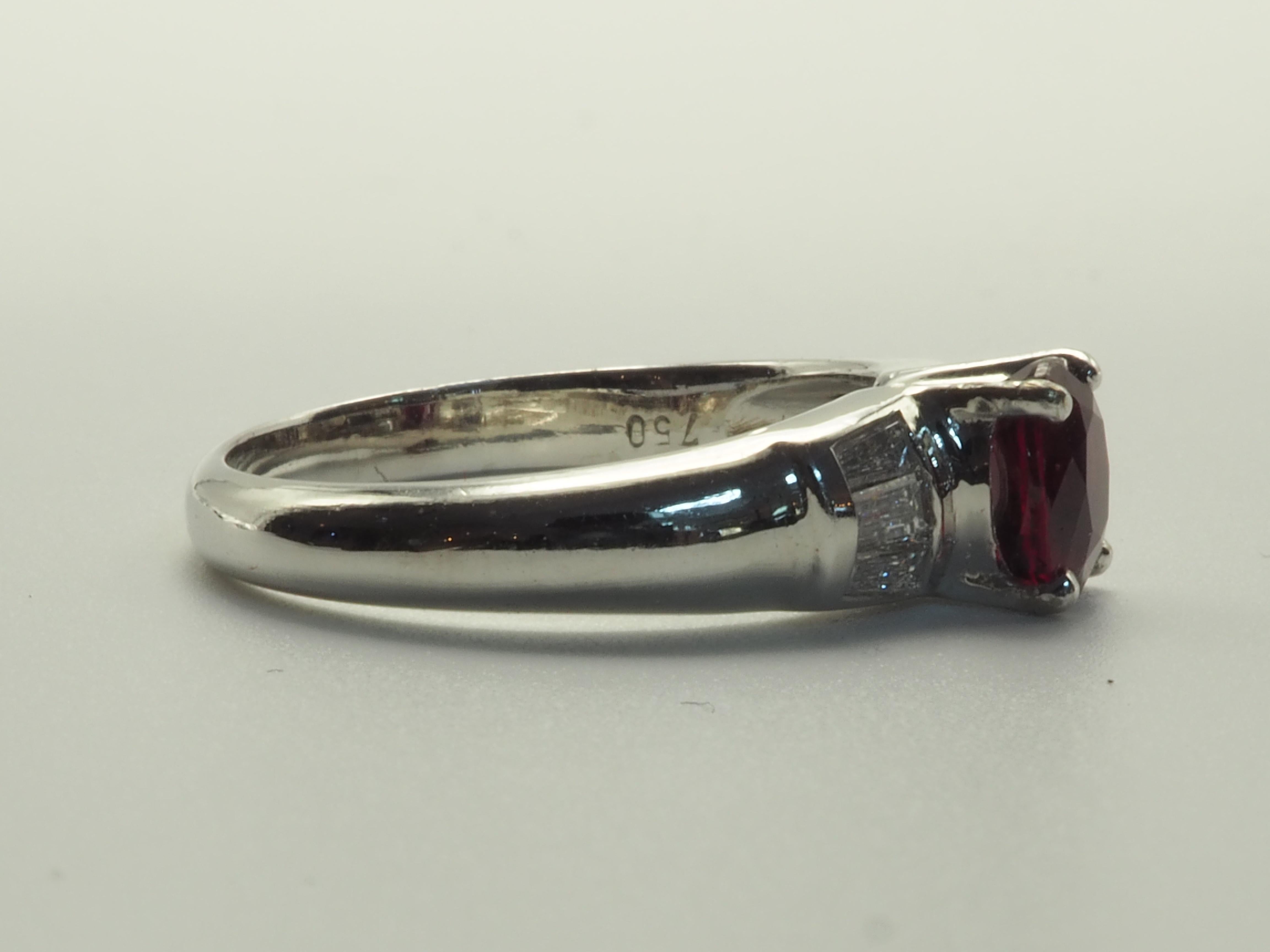 ICA 18K White Gold 0.98ct Vivid Red Ruby & 0.30ct Diamond Fine Ring In Excellent Condition For Sale In เกาะสมุย, TH