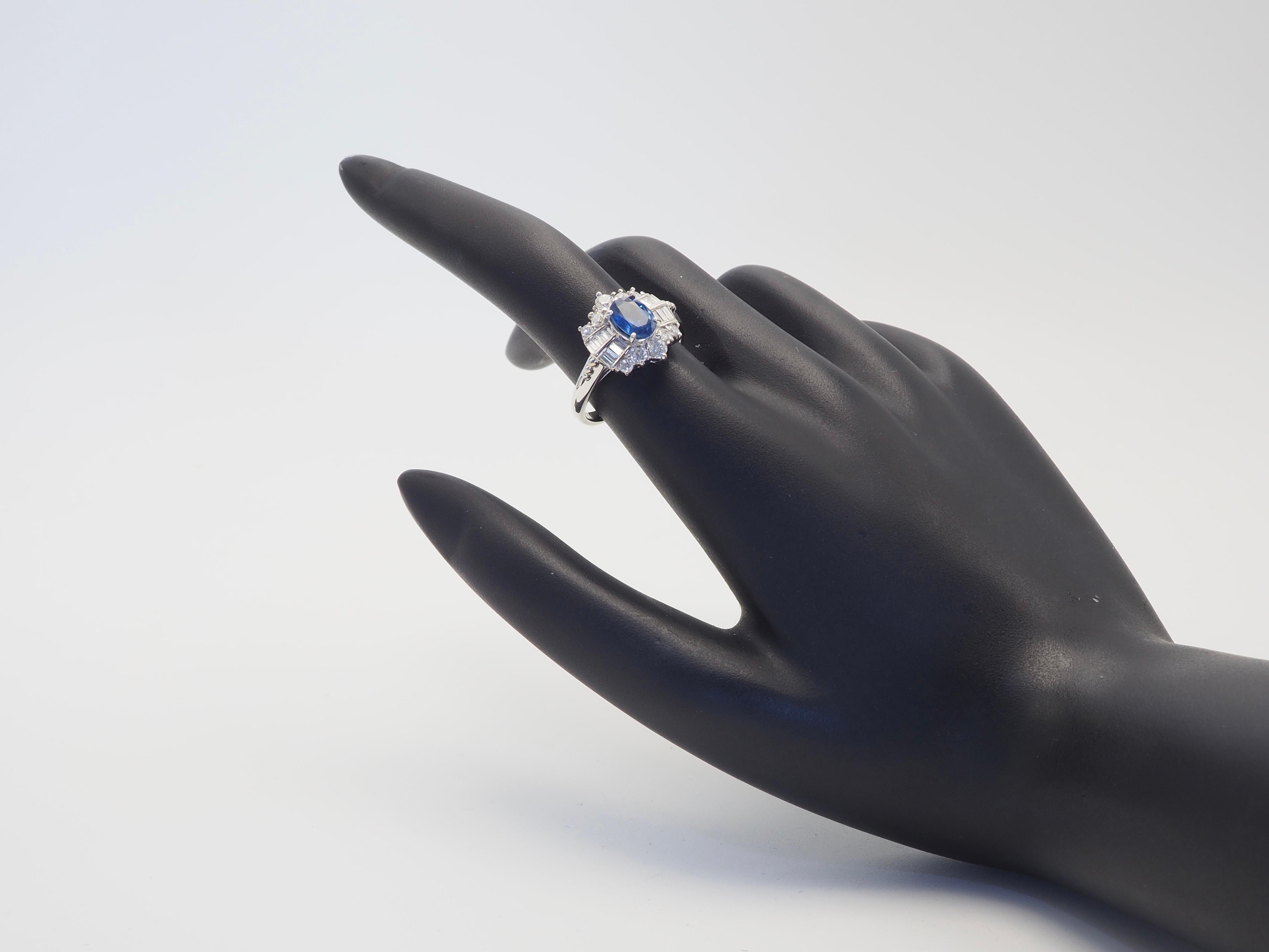 ICA Bague en or blanc 18 carats 1,01ct saphir bleu bleu et 0,63ct diamant en vente 1