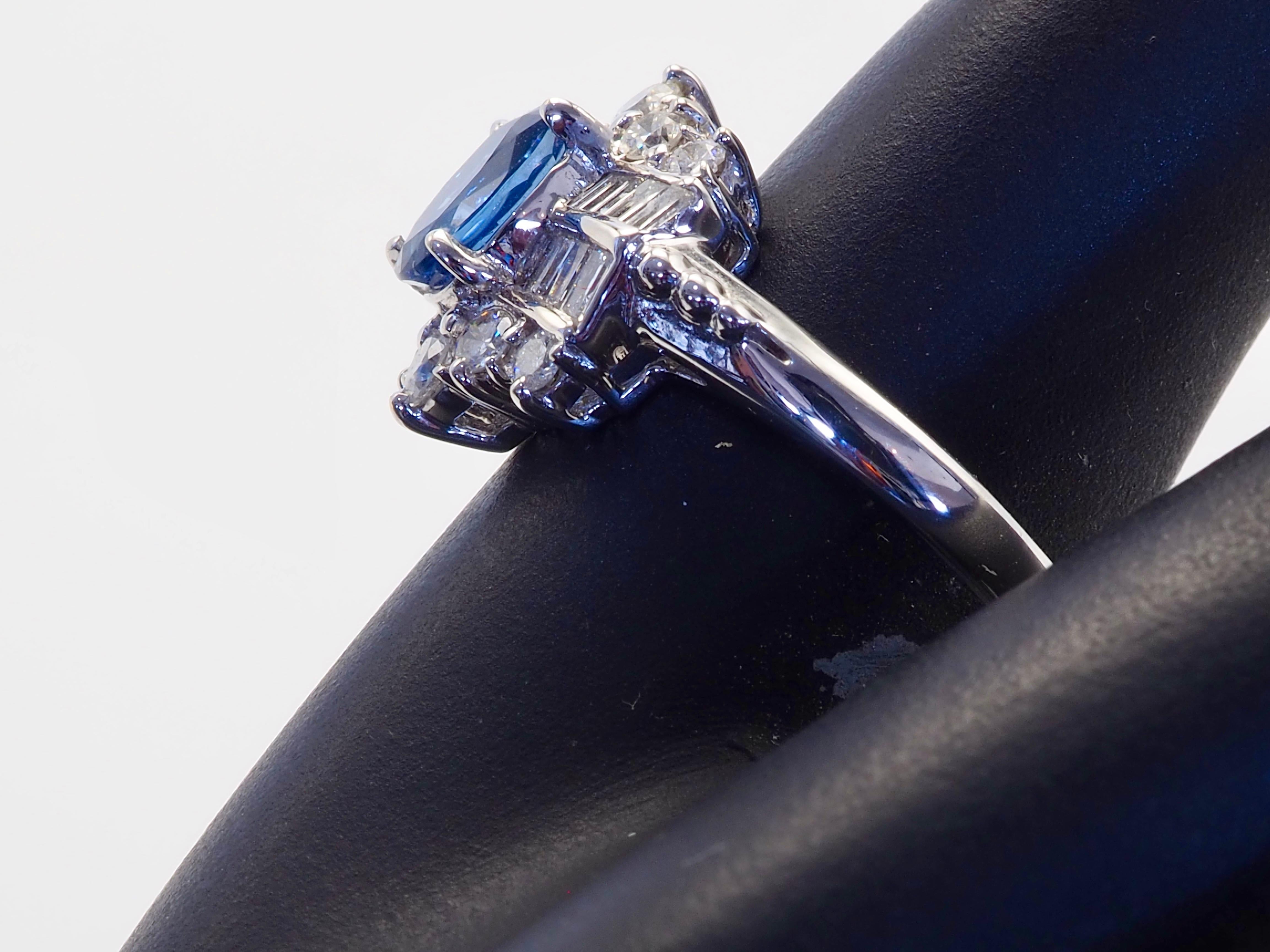 ICA Bague en or blanc 18 carats 1,01ct saphir bleu bleu et 0,63ct diamant en vente 3