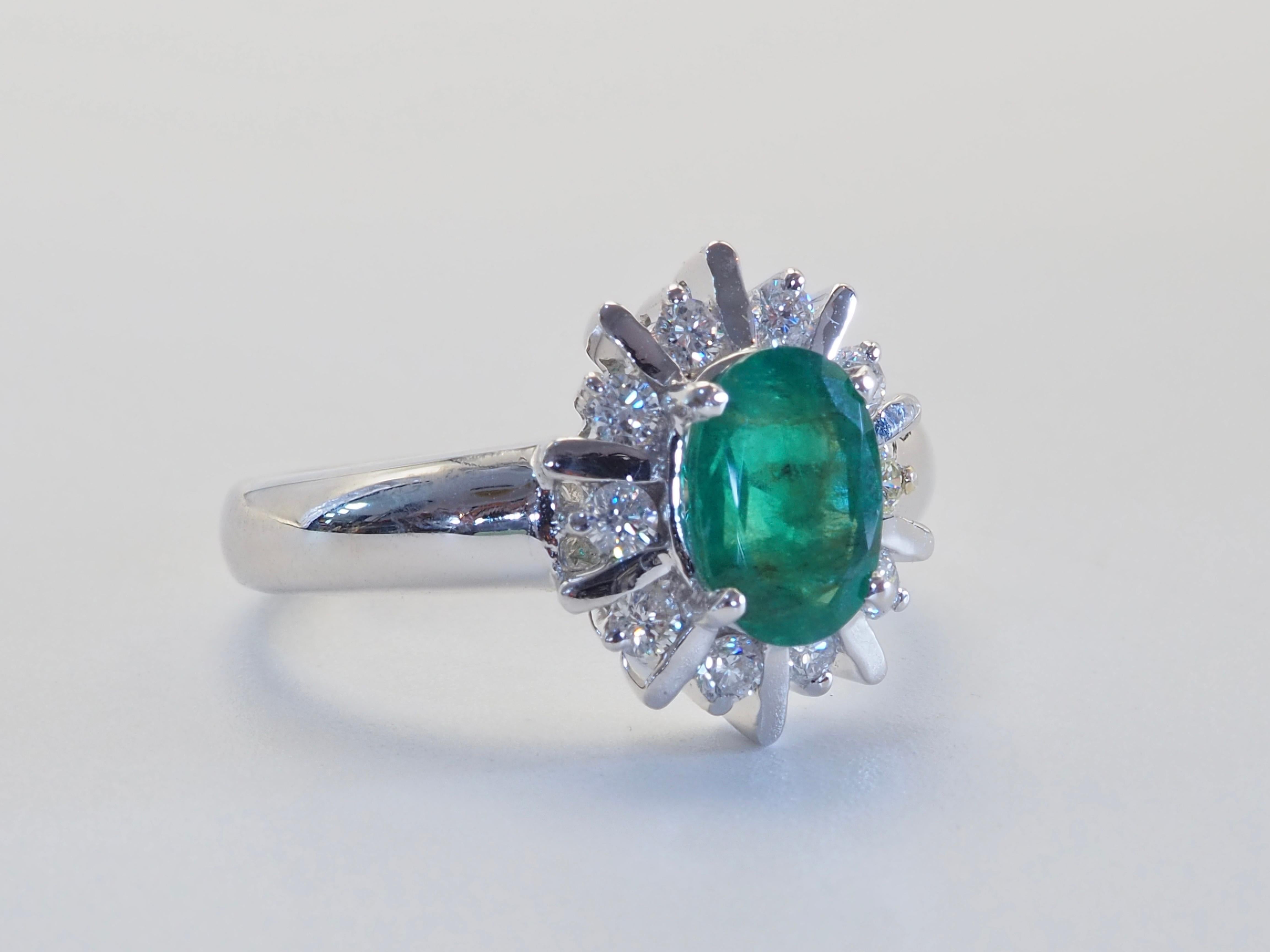 Anello ICA in oro bianco 18 carati con smeraldo ovale F1 da 1,27 carati e diamante Brilliante da 0,35 carati In condizioni Nuovo in vendita a เกาะสมุย, TH