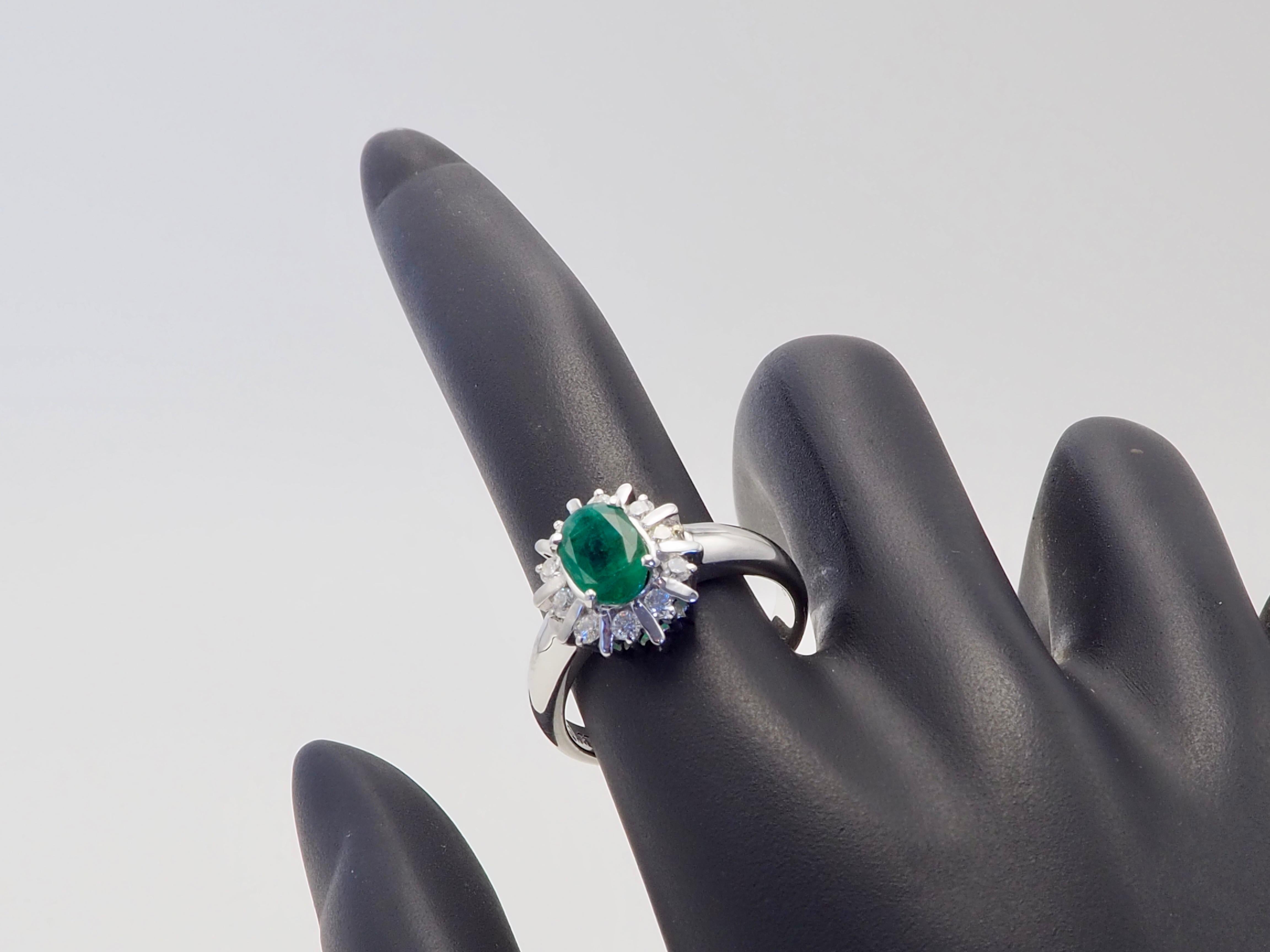 Anello ICA in oro bianco 18 carati con smeraldo ovale F1 da 1,27 carati e diamante Brilliante da 0,35 carati in vendita 1