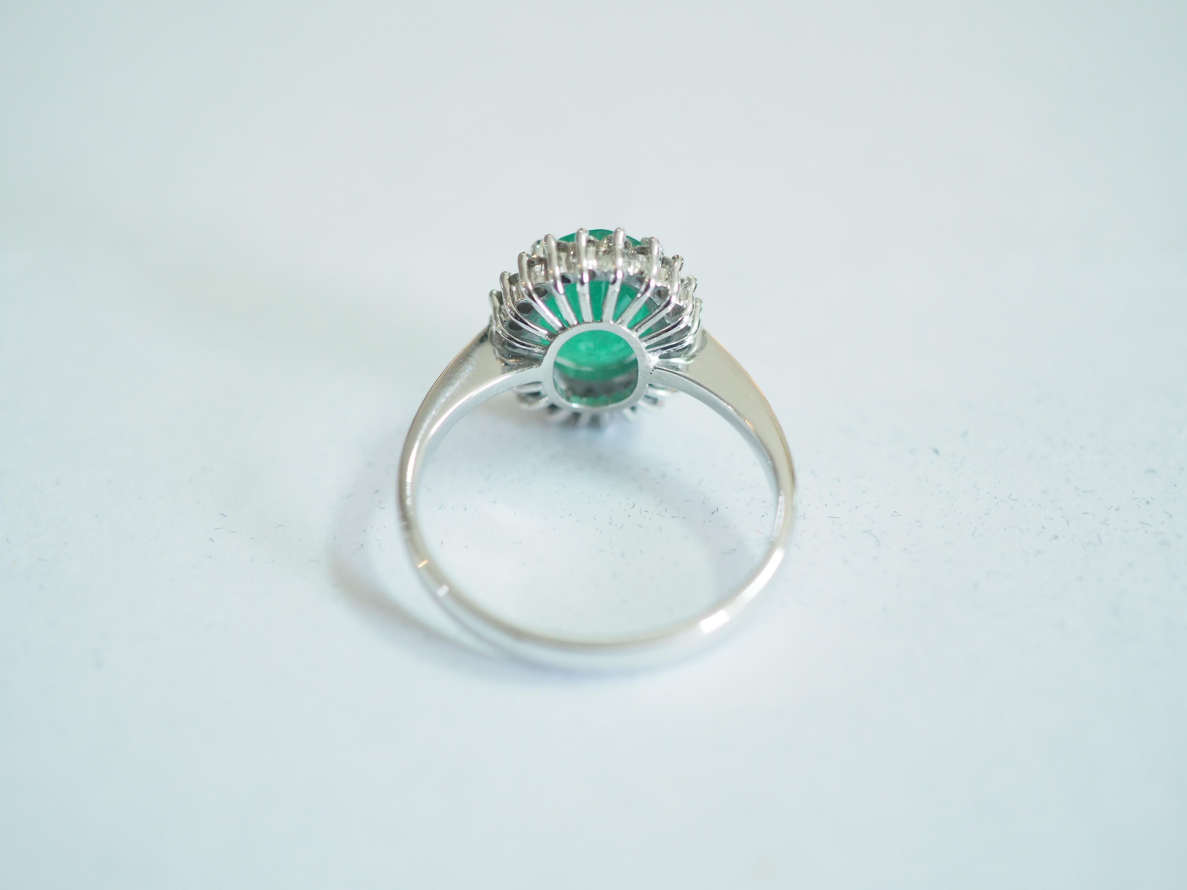 No Reserve- ICA 2.36ct F1 Emerald & 0.40ct Diamond 18k White Gold Cocktail Ring In New Condition In เกาะสมุย, TH