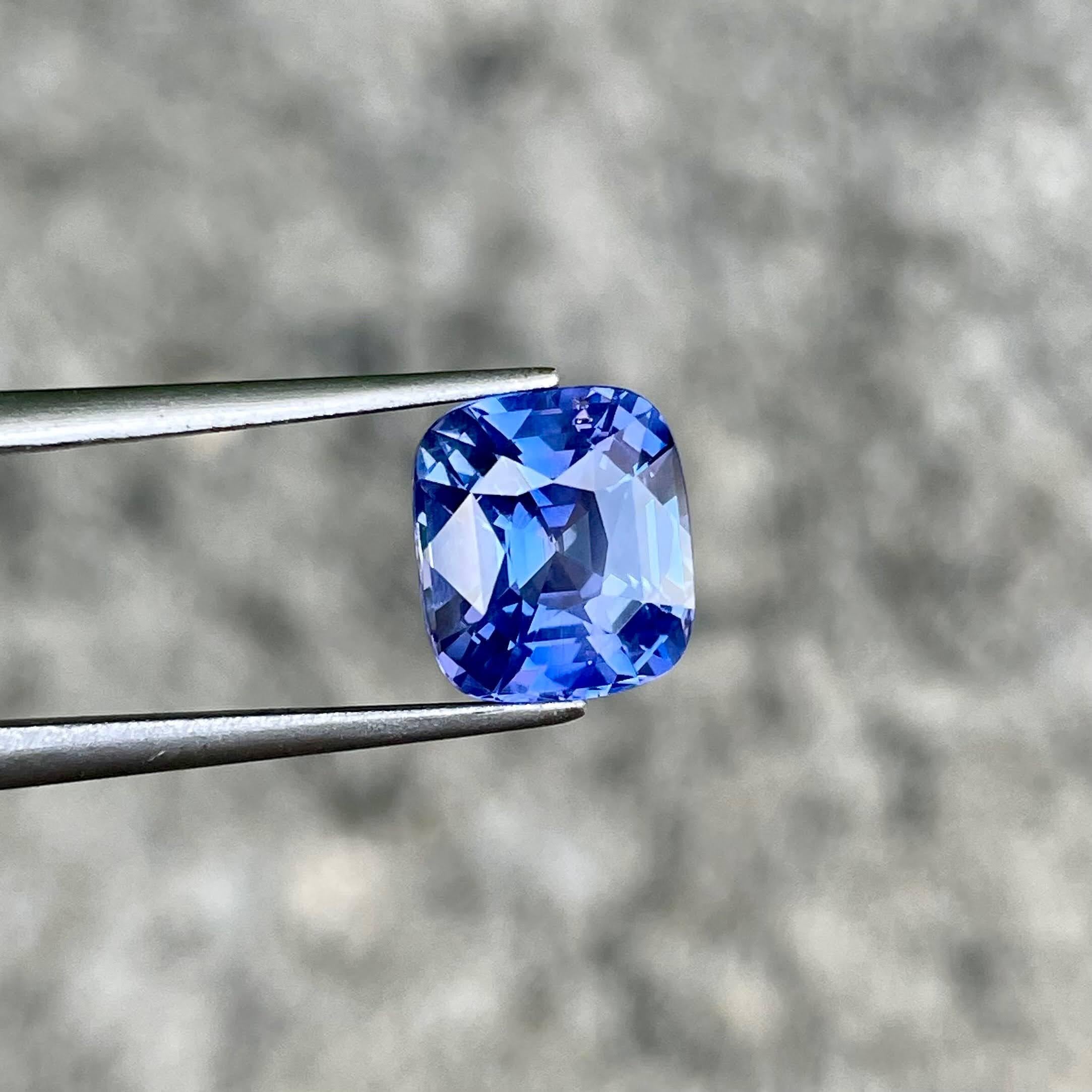 Femenino o masculino ICA Certified 4.03 Carat Color Change Loose Sapphire Cushion Cut Sri Lankan Gem en venta