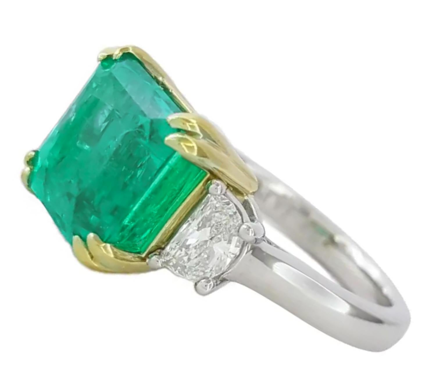 Round Cut ICA Certified 5.49 Carat Insignificant Enhanced Zambian Emerald 14 Gold Ring For Sale