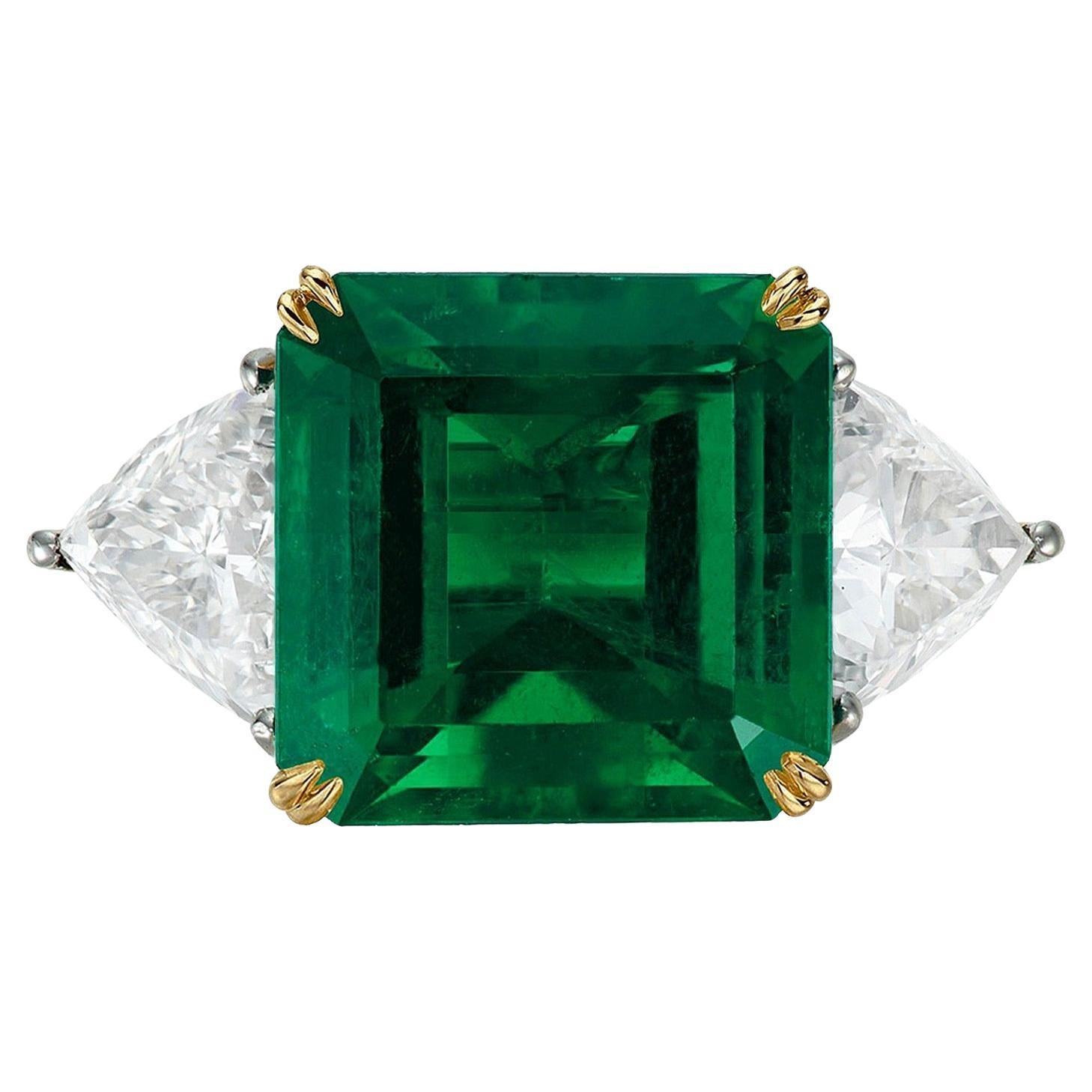 ICA Certified 5.49 Carat Minor Oil Green Emerald Diamond 18k Yellow Gold Ring For Sale