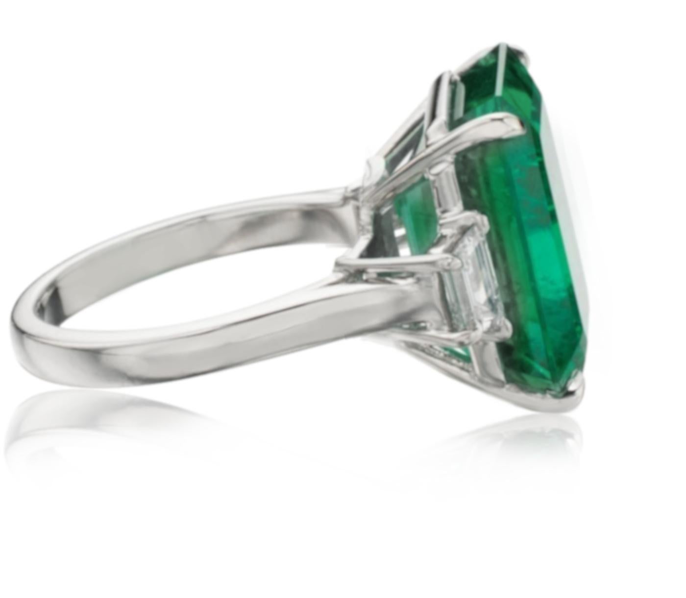 Emerald Cut GRS Certified 5.40 Carat Insignificant Oil Green Emerald 18k White Gold Ring For Sale