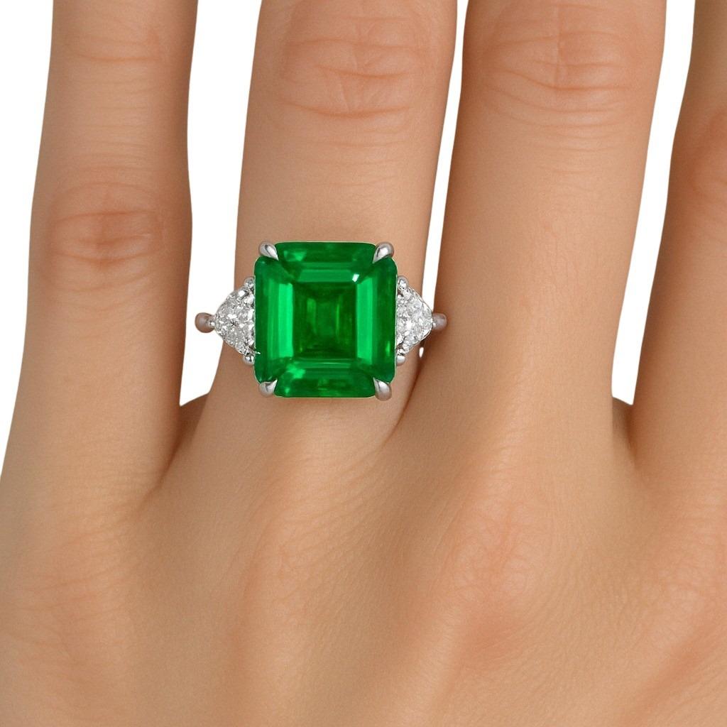 Contemporary ICA Gemstone Certified 5.49 Carat Insignificant Oil Green Emerald Cocktail Ring For Sale