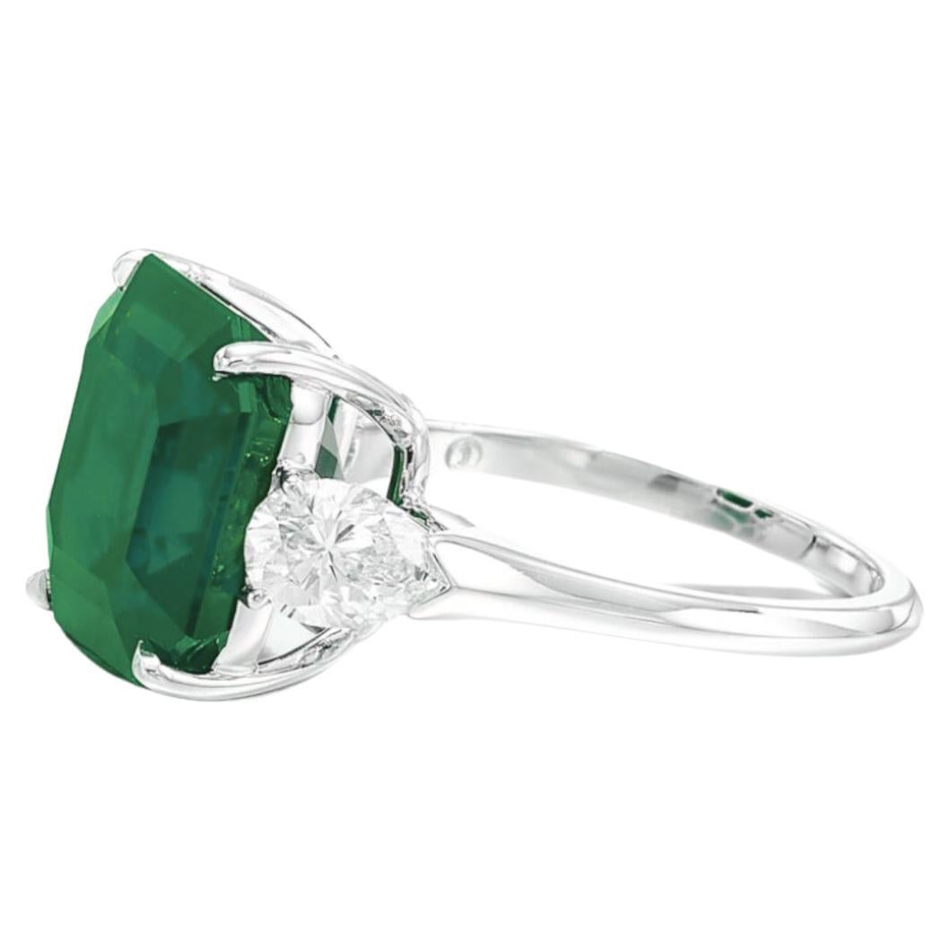 ICA LAB 14 Carat Minor Oil Emerald Diamond Platinum Ring
Platinum ring
two side pear cut diamonds
size 7.5 