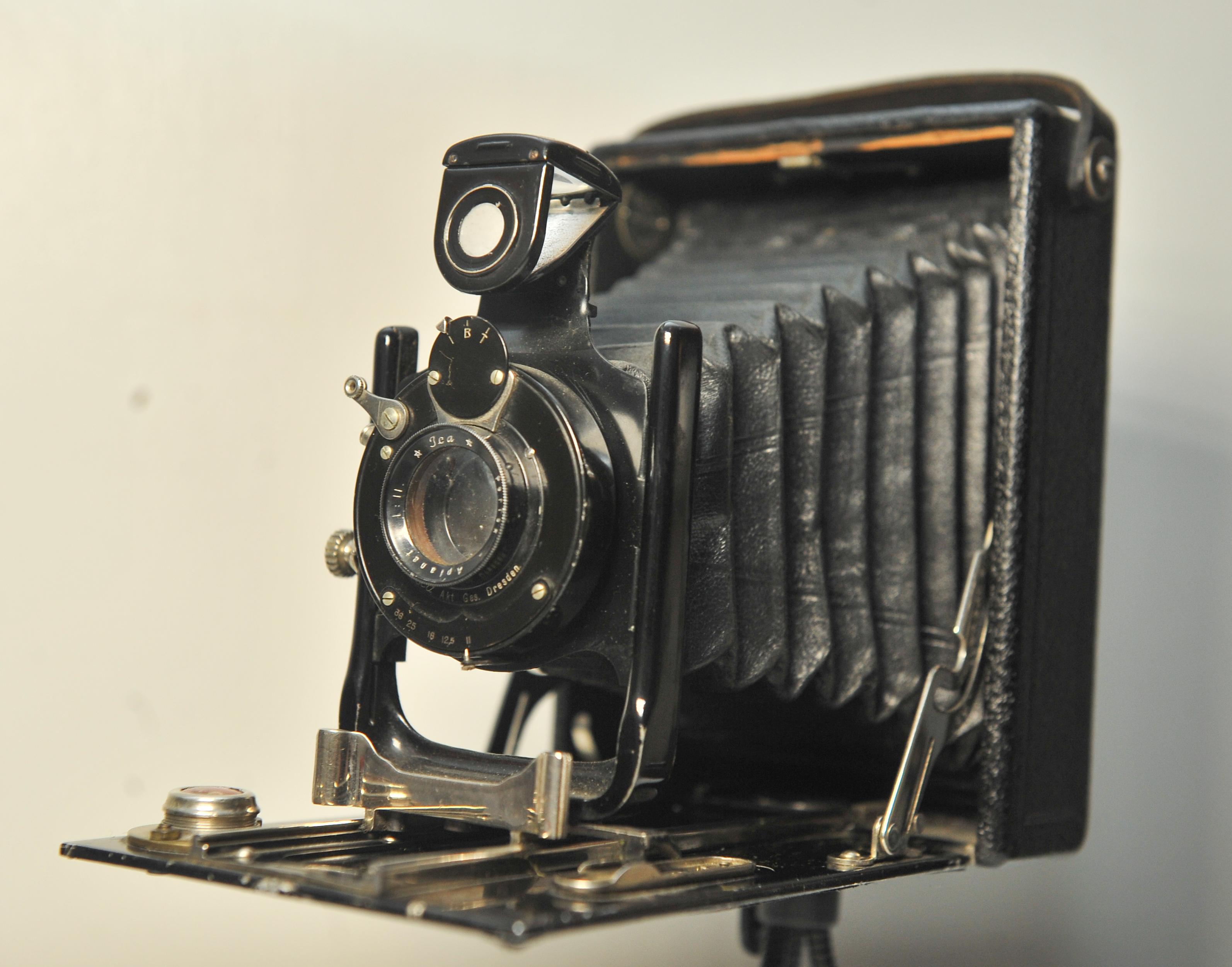 Art Deco ICA Volta 125 Camera Folding Bed Camera For 9x12cm Plates With Ica Periskop For Sale