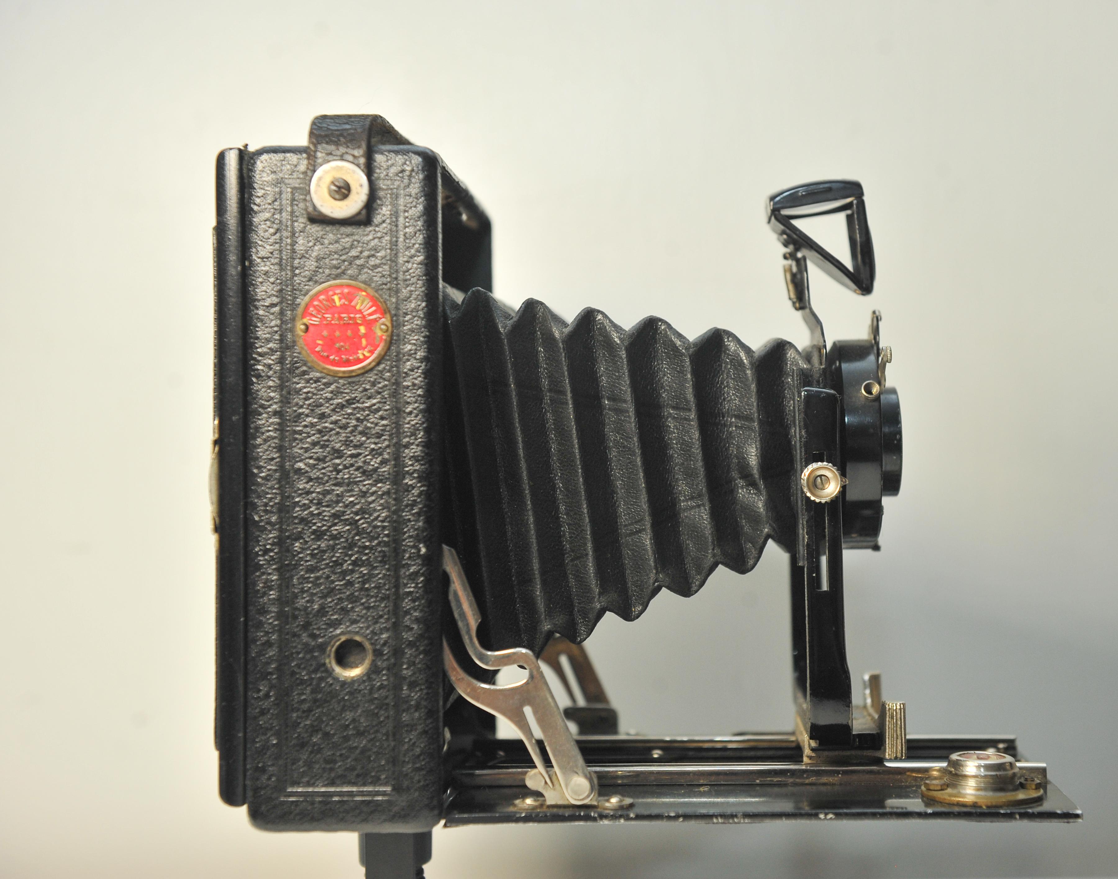 20ième siècle ICA Volta 125 Camera Folding Bed Camera pour assiettes 9x12cm avec Ica Periskop en vente