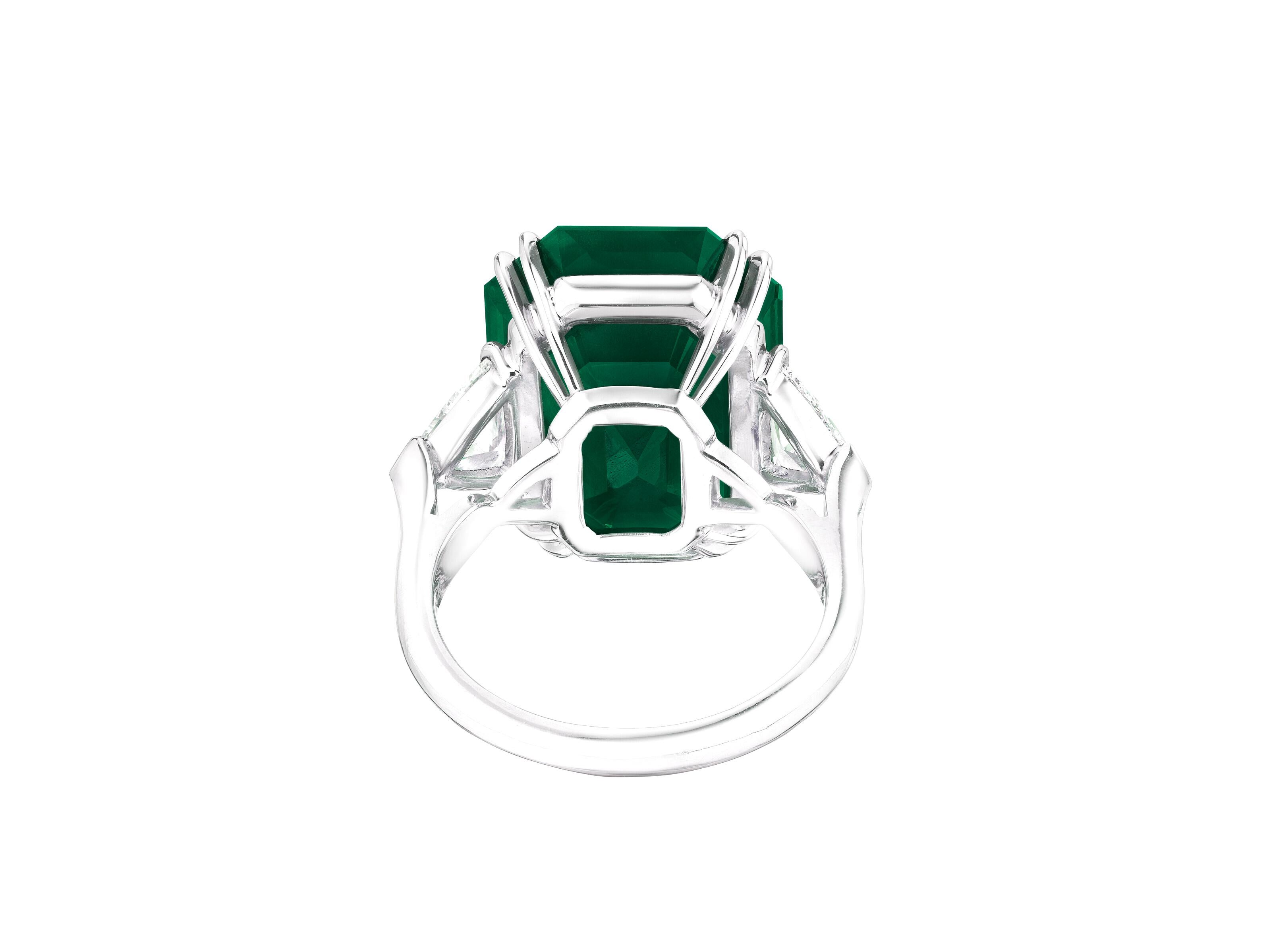 Anillo de platino con diamante esmeralda verde certificado por el ICALAB de 15 quilates Contemporáneo en venta