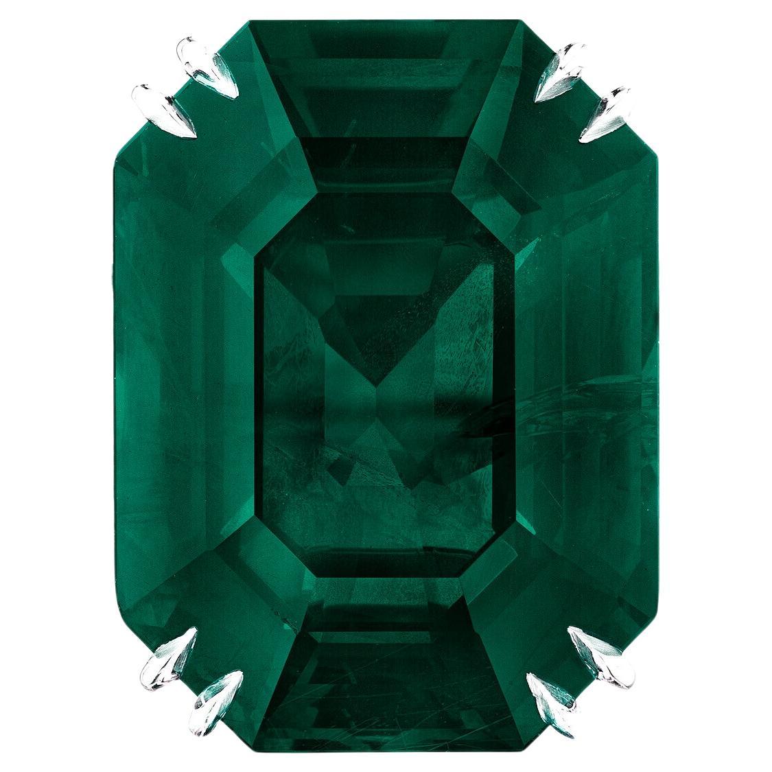Anillo de platino con diamante esmeralda verde certificado por el ICALAB de 15 quilates
