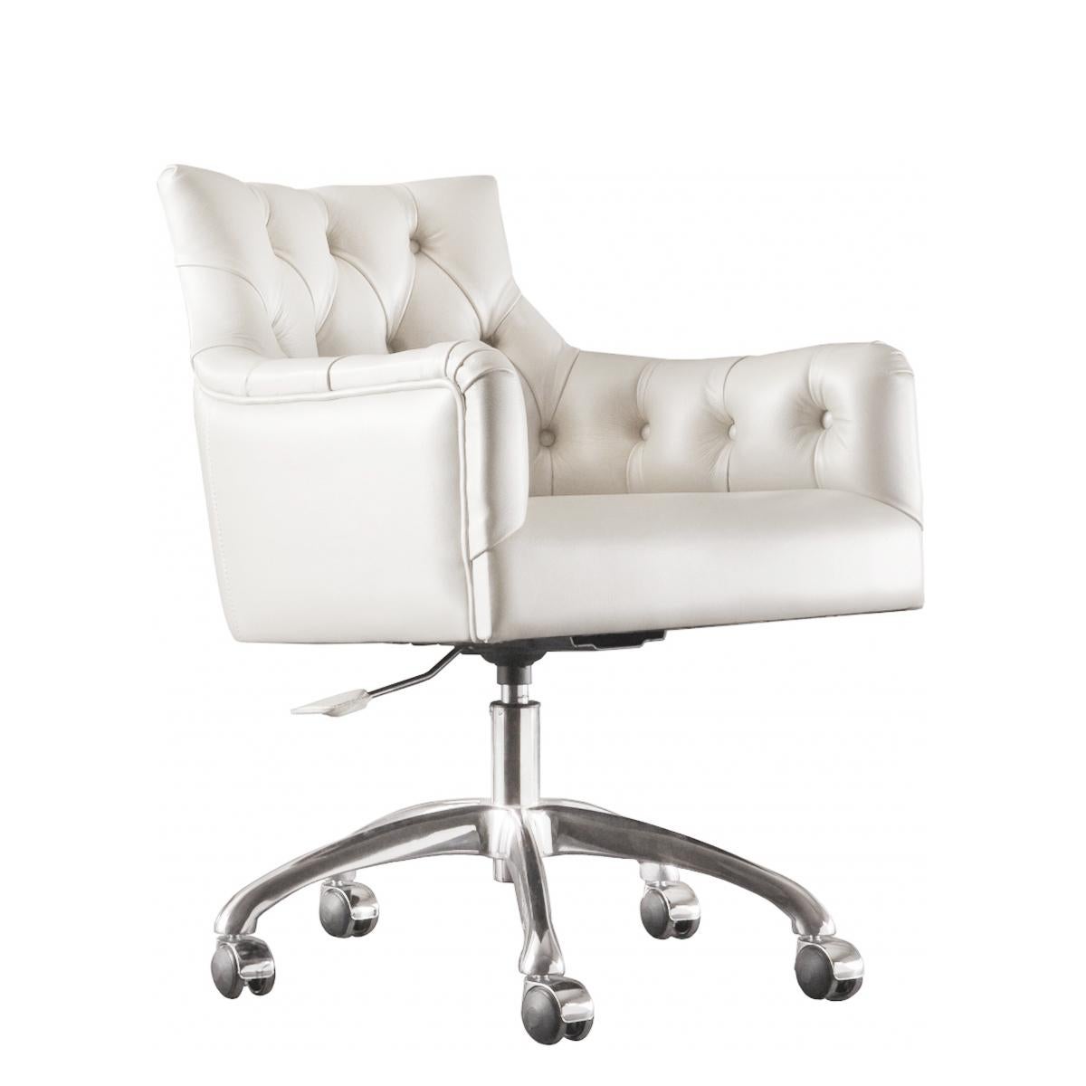 Armchair Icart office with solid wood structure,
upholstered and covered with capitonated Italian
white genuine leather and back seat covered with
white genuine leather. On swivel polished stainless
steel base with 5 casters. Adjustable height