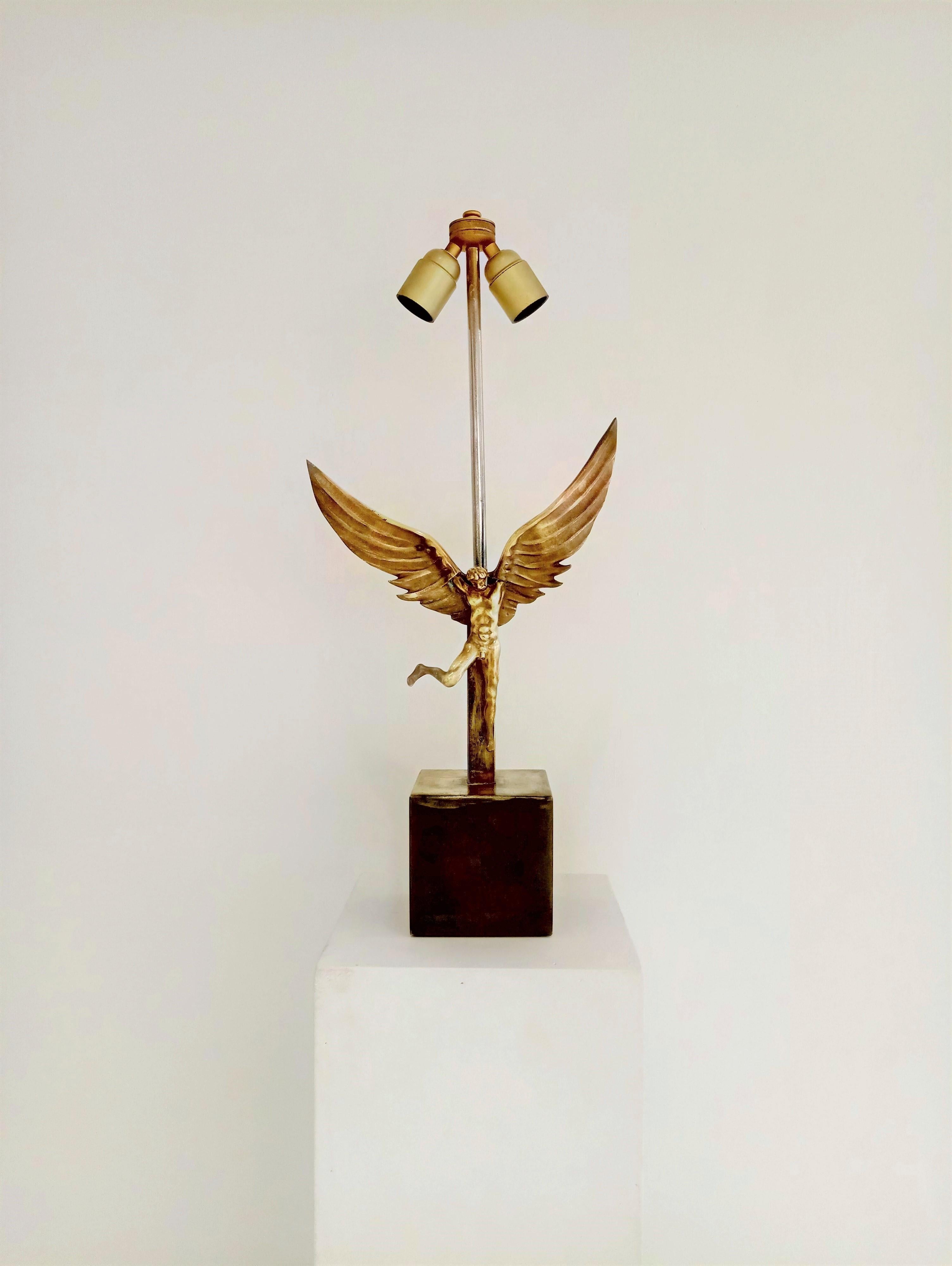 Rare solid bronze table lamp - sculpture by Monique Gerber - Art du bronze
signed on the back
European wire and socket.
