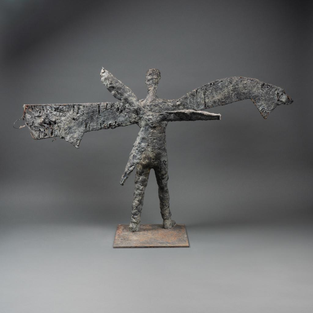 Icarus: Gips- und Eisenskulptur im Geschmack von Germaine RIchier – ca. 1980 (Ende des 20. Jahrhunderts) im Angebot