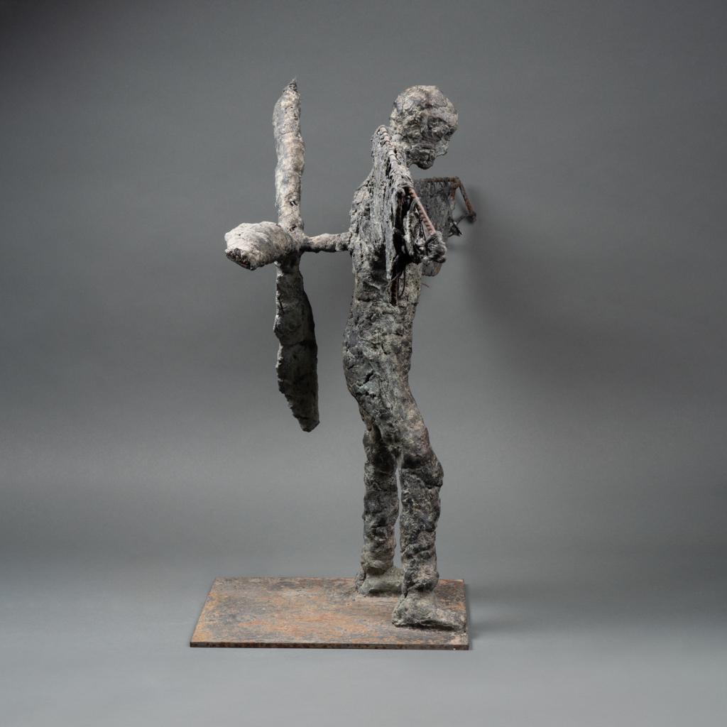 Icarus: Gips- und Eisenskulptur im Geschmack von Germaine RIchier – ca. 1980 im Angebot 1