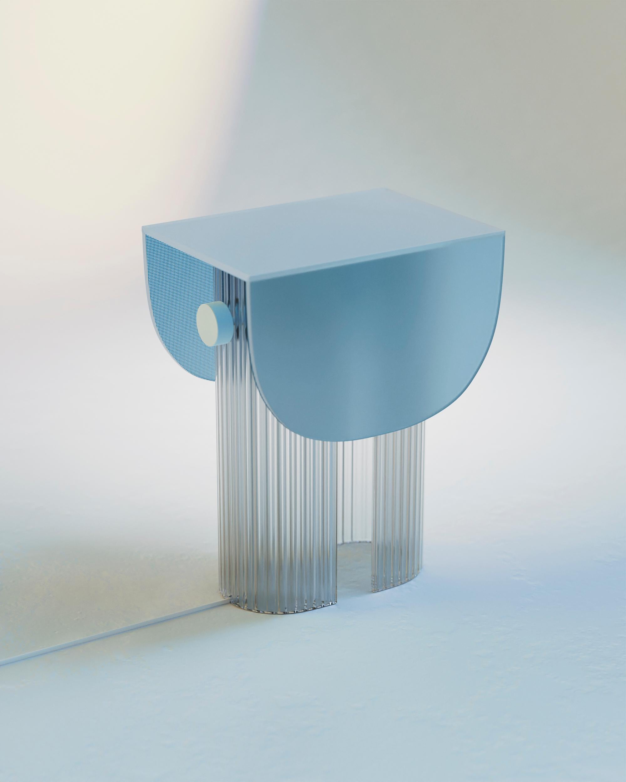 Eisblaue Helia-Tischlampe von Glas Variations (Postmoderne) im Angebot
