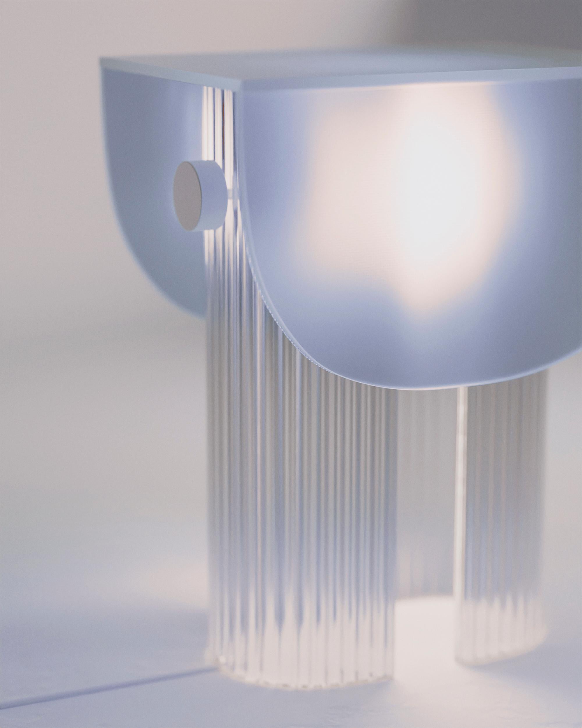 Eisblaue Helia-Tischlampe von Glas Variations im Zustand „Neu“ im Angebot in Geneve, CH