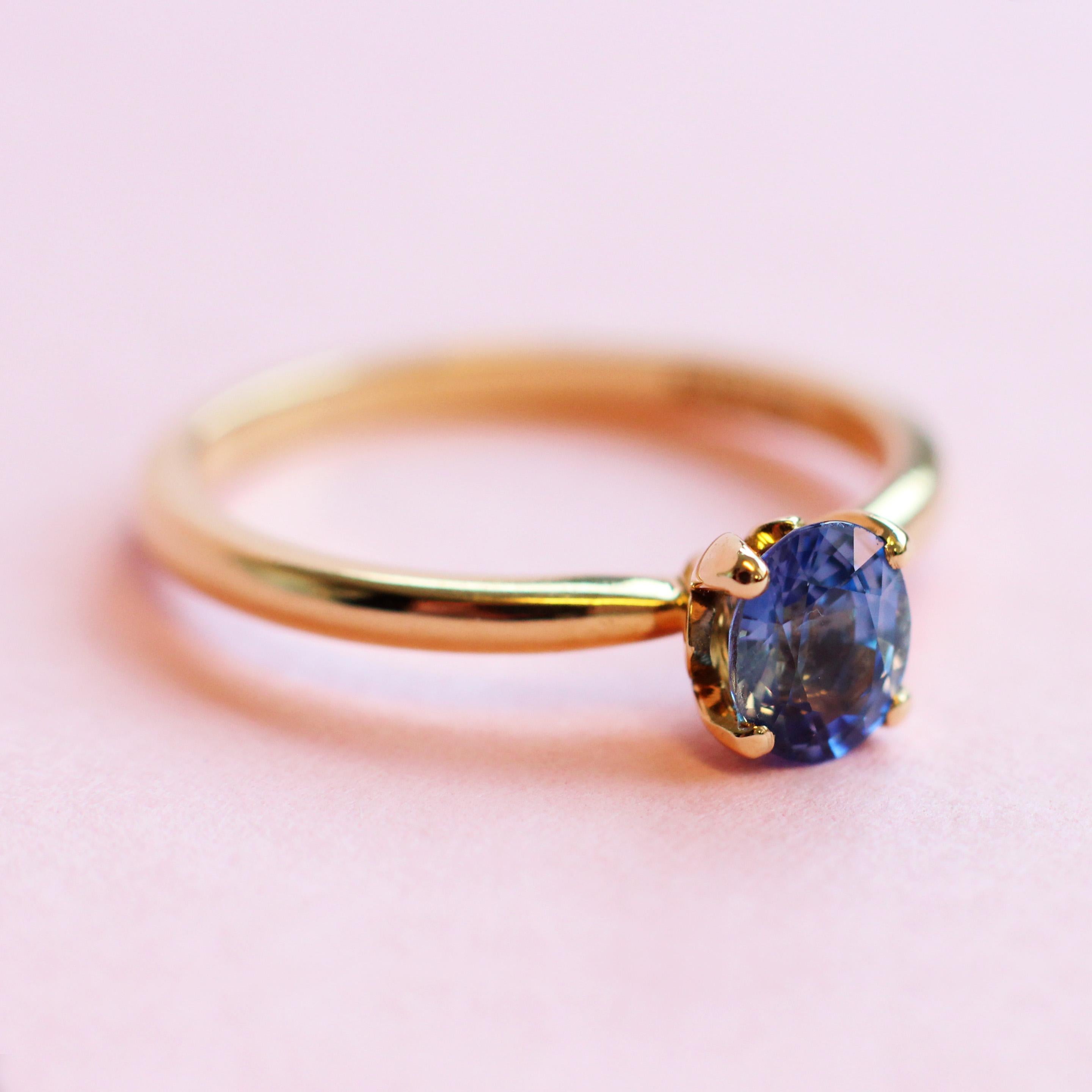 For Sale:  Blue Sapphire Solitaire Ring in 18 Karat Yellow Gold 6