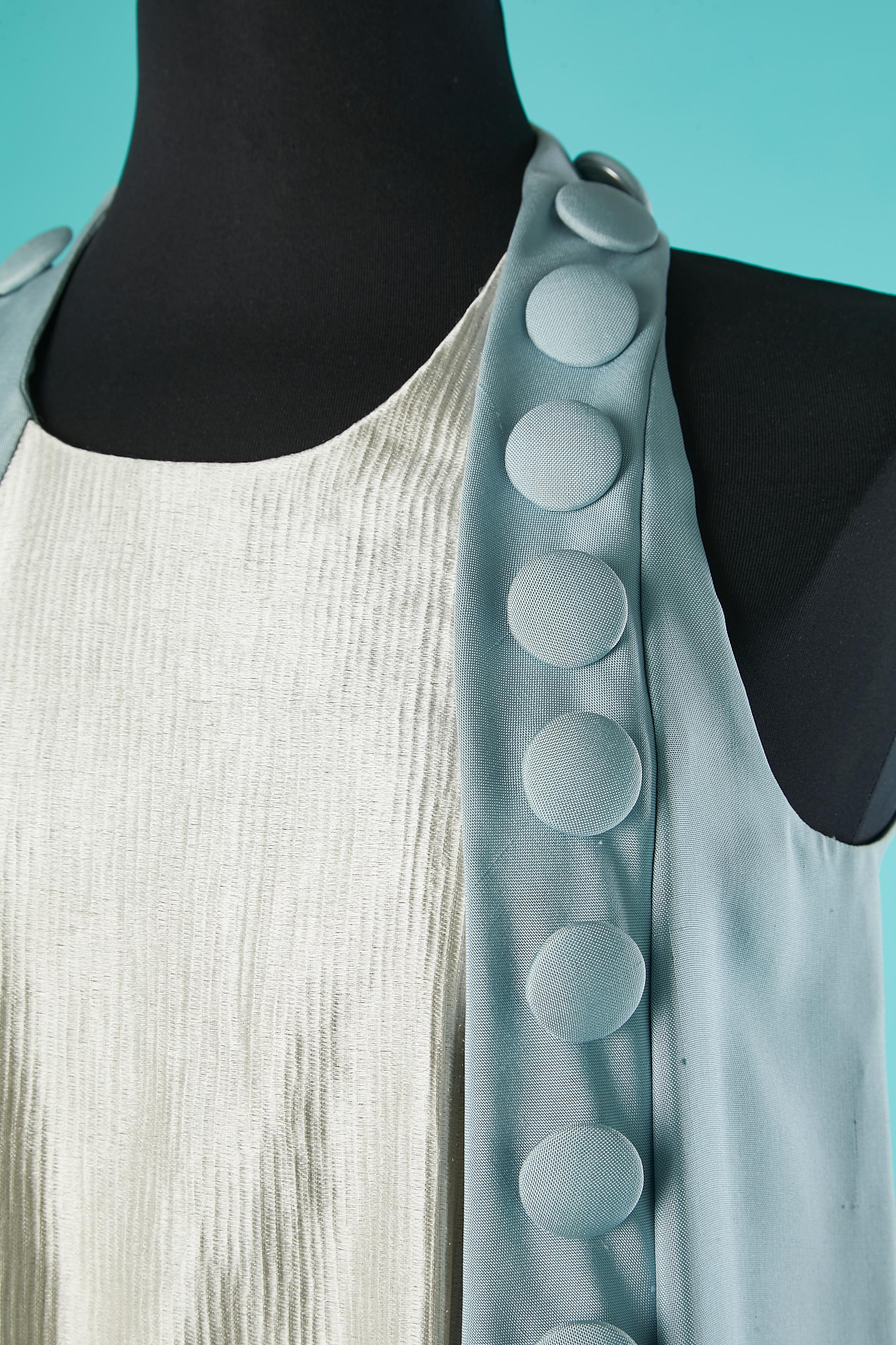 Ice blue wild silk, buttoned facing and ivory silk & linen plastron.Black satin braid forming an inner belt with button and buttonhole closure. Zip middle back.
SIZE 36 
