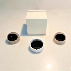 Secchiello per ghiaccio, 3 posacenere in plastica bianca, acciaio, Cini & Nils Studio A, Italia, anni '70