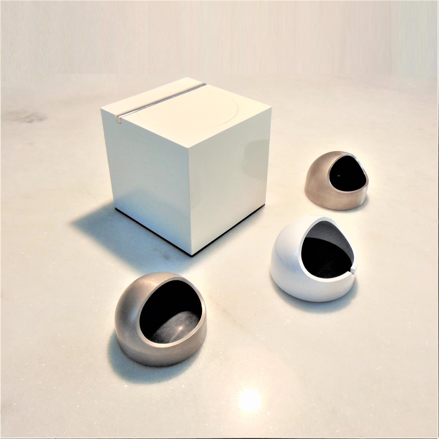 Italian Ice Bucket, 3 Ashtrays White Plastic, Steel, Cini & Nils OPI Studio Italy, 1970s For Sale