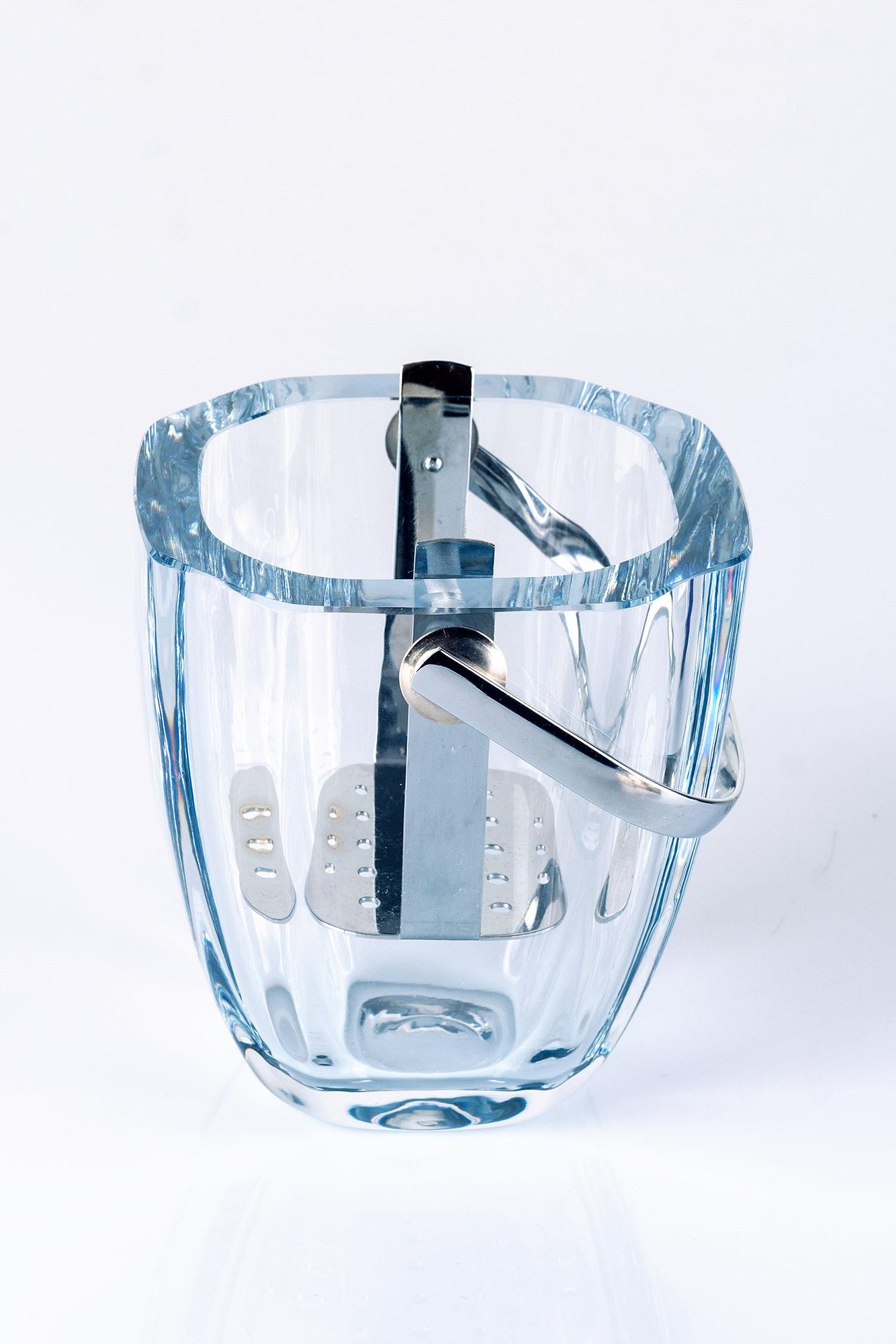 Beautiful signed Crystal Ice bucket by Strömbergshyttan, Sweden with a silver plated tong by Bugatti, Italy.