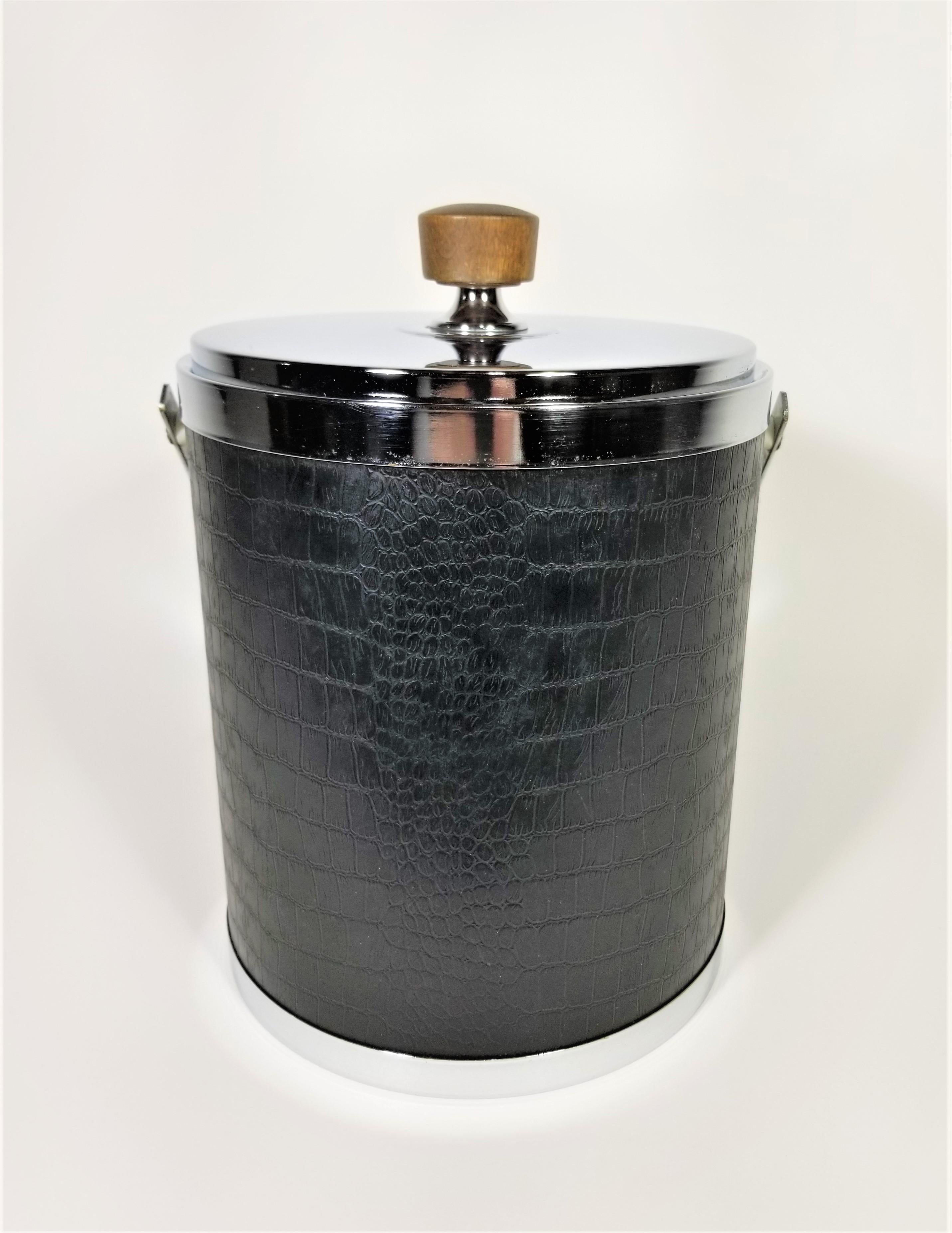 Ice Bucket Barware Midcentury, 1960 In Excellent Condition In New York, NY