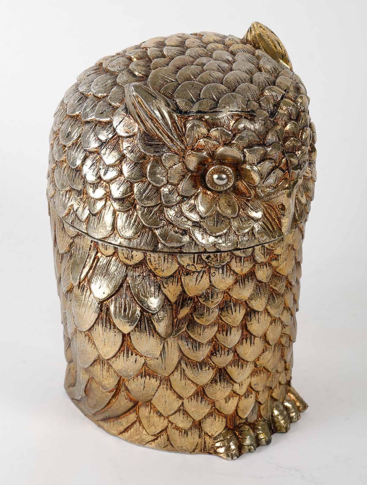 Ice bucket by Mauro Manetti, 1970, made in Italy.

Silver-plated metal ice bucket by Mauro Manetti representing an owl, 1970, made in Italy.  

H: 20cm , W: 17cm, D: 13cm