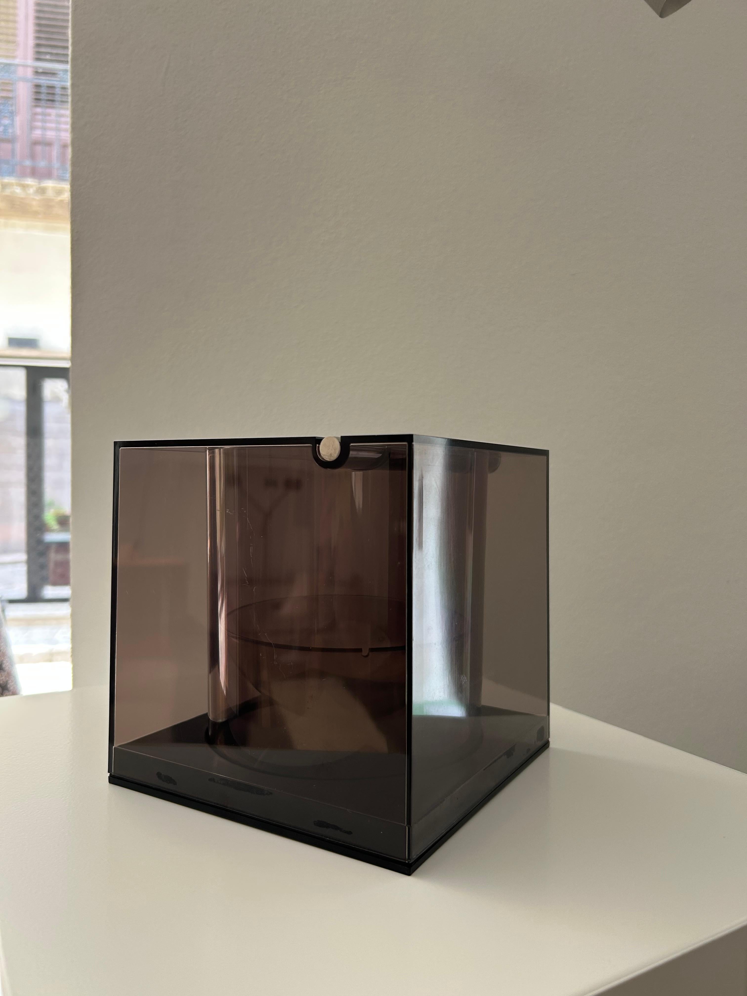 Studio Bees Ice Bucket for Di Cini & Nils, 1974

Design: Studio Api - Franco Bettonica & Franco Melocchi, 1974

A remarkable example of mid-century Italian design, this ice bucket was created by Studio Api for Di Cini & Nils in 1974. Designed by